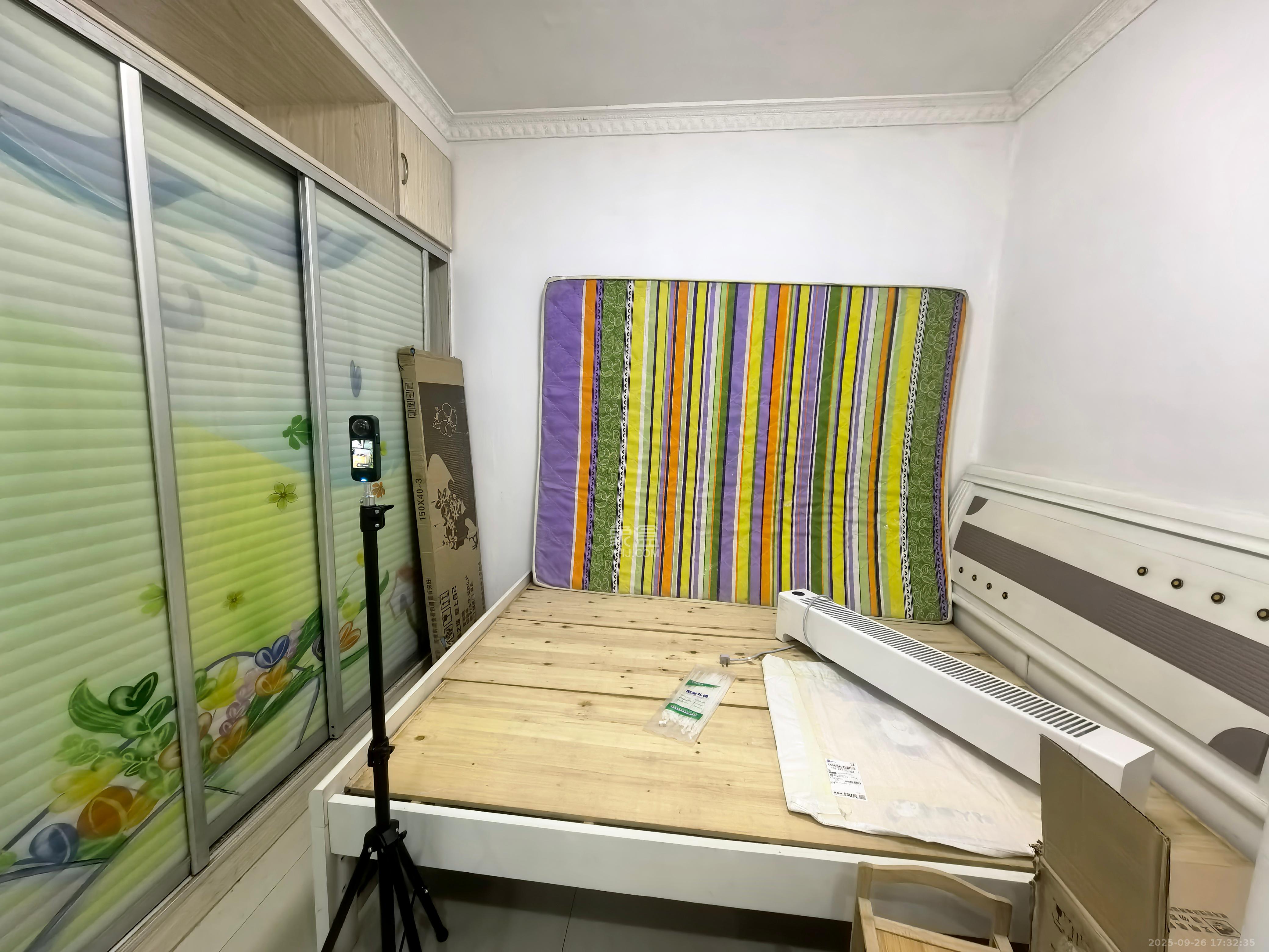 三一街区  3室2厅1卫    1600.0元/月室内图1