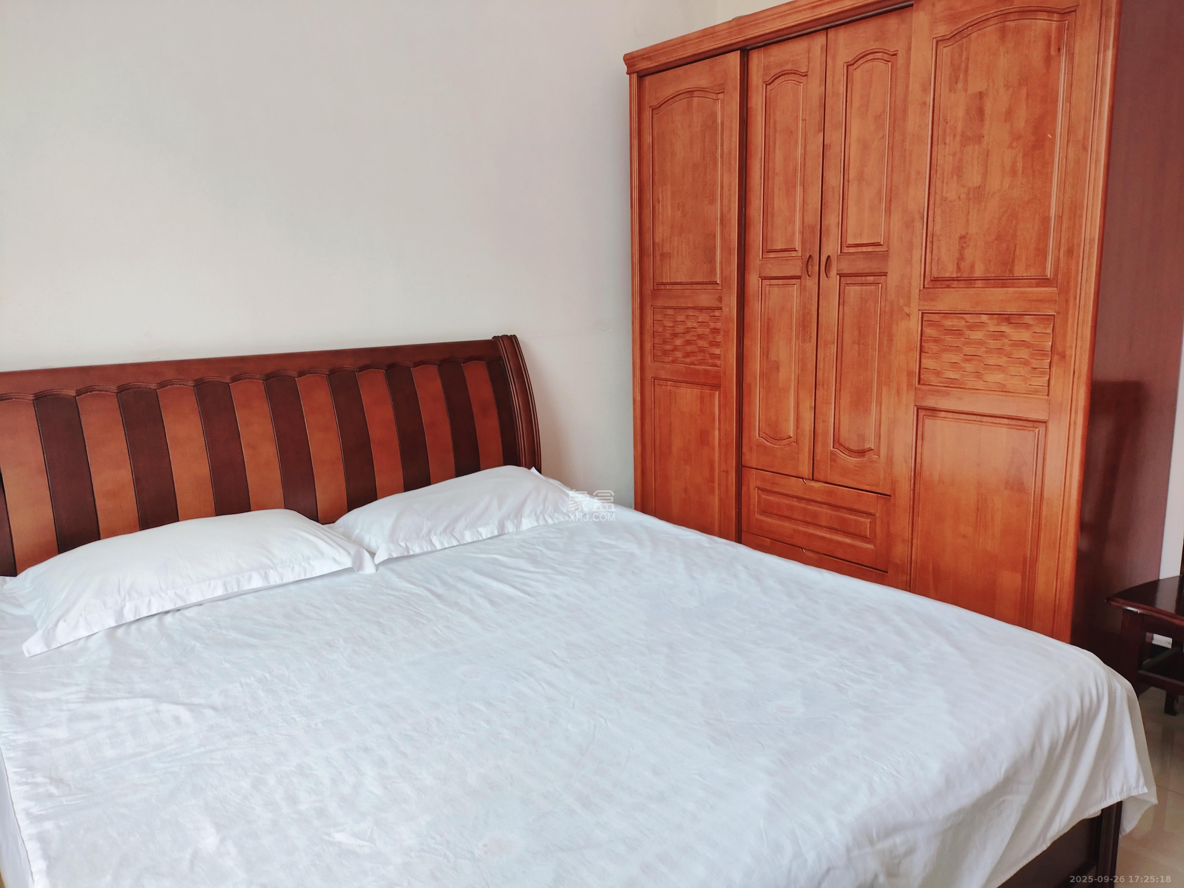 城东安置区(星城社区) 3室2厅1卫 1600.0元/月 城东安置区(星城社区) 3室2厅1卫 1600.0元/月室内图