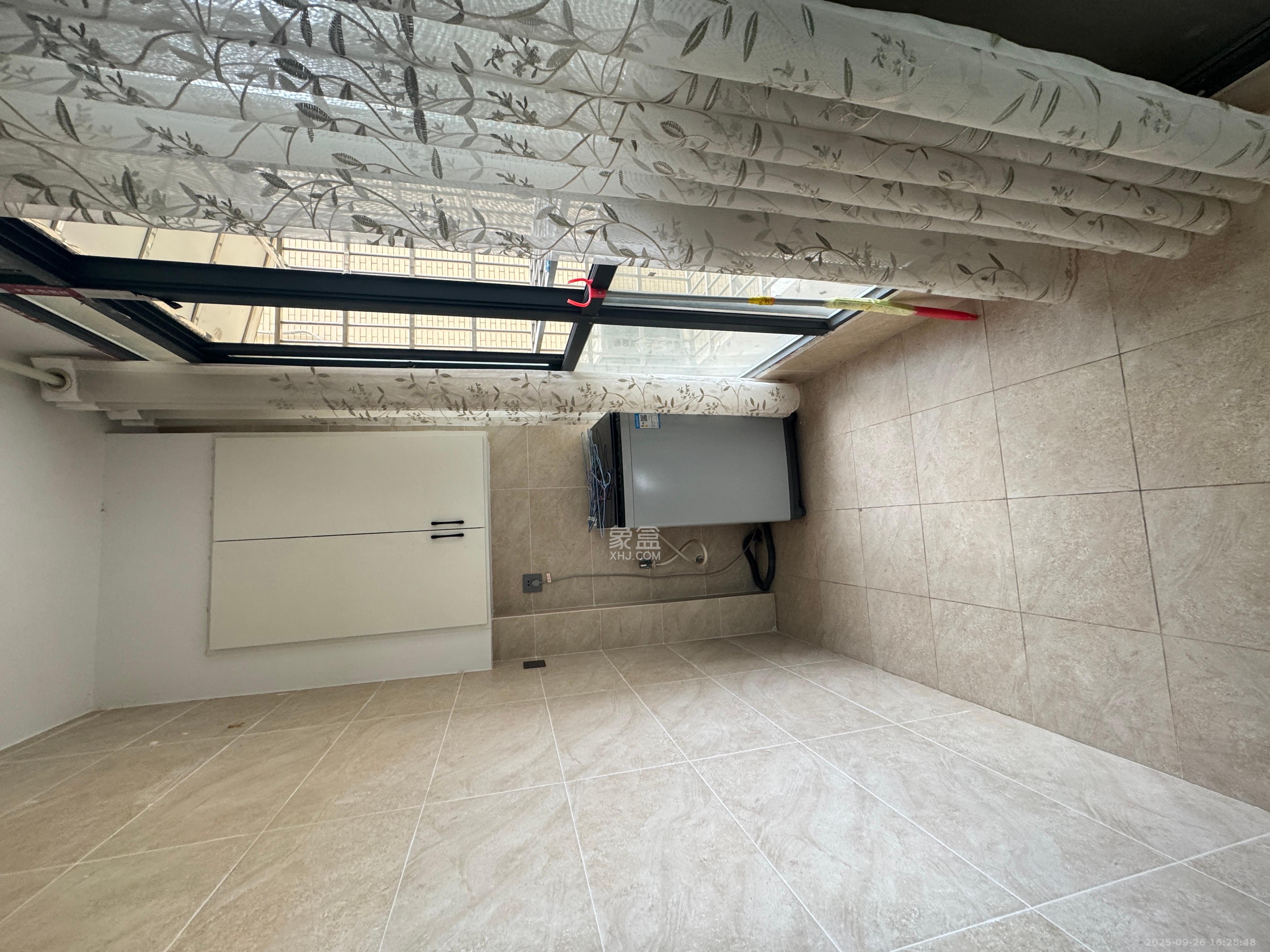 月亮湾草莓街区一、二期 4室2厅1卫 2300.0元/月 月亮湾草莓街区一、二期 4室2厅1卫 2300.0元/月室内图