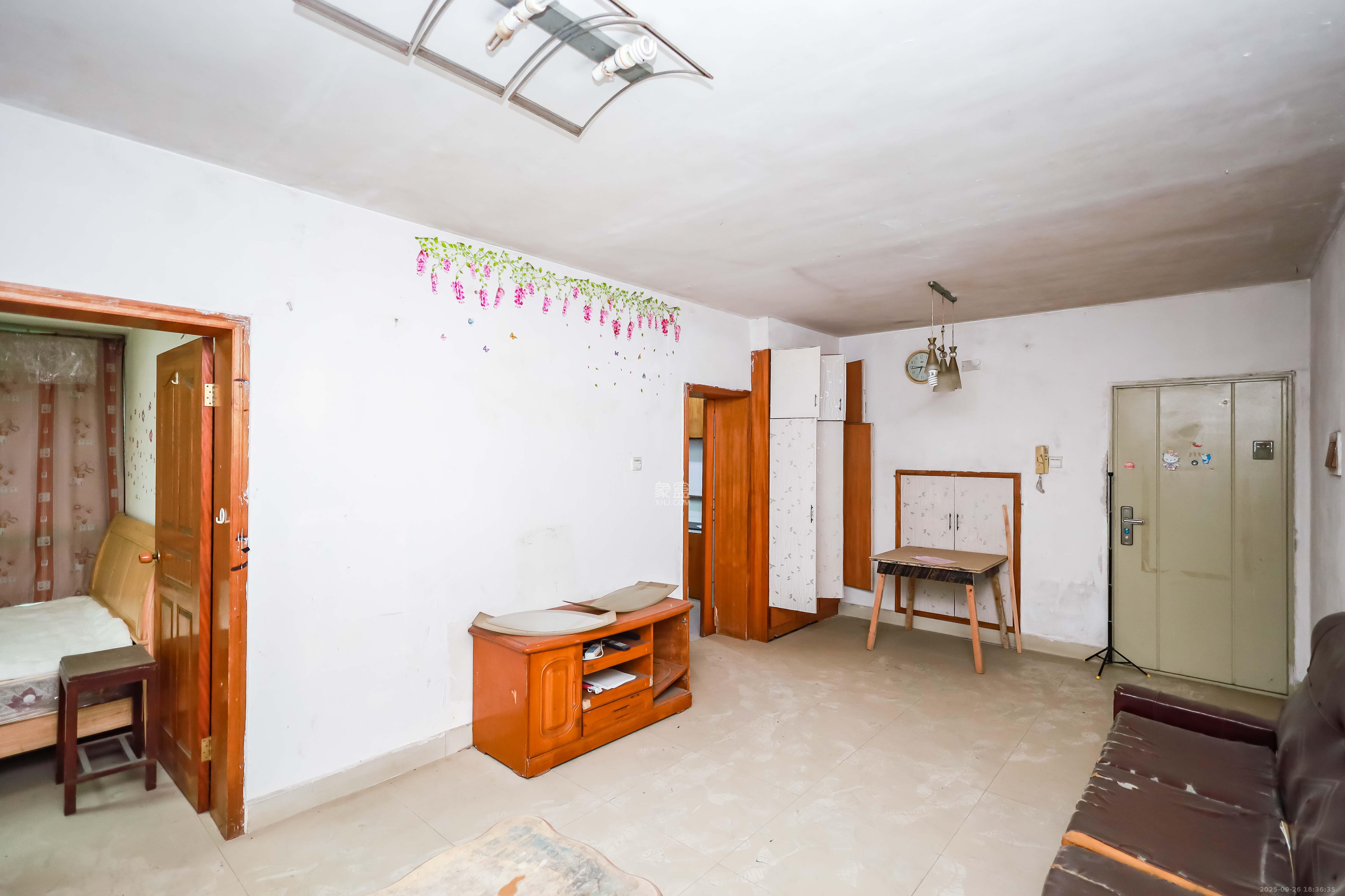 静园山庄 1室1厅1卫 25.0万 静园山庄 1室1厅1卫 25.0万客厅