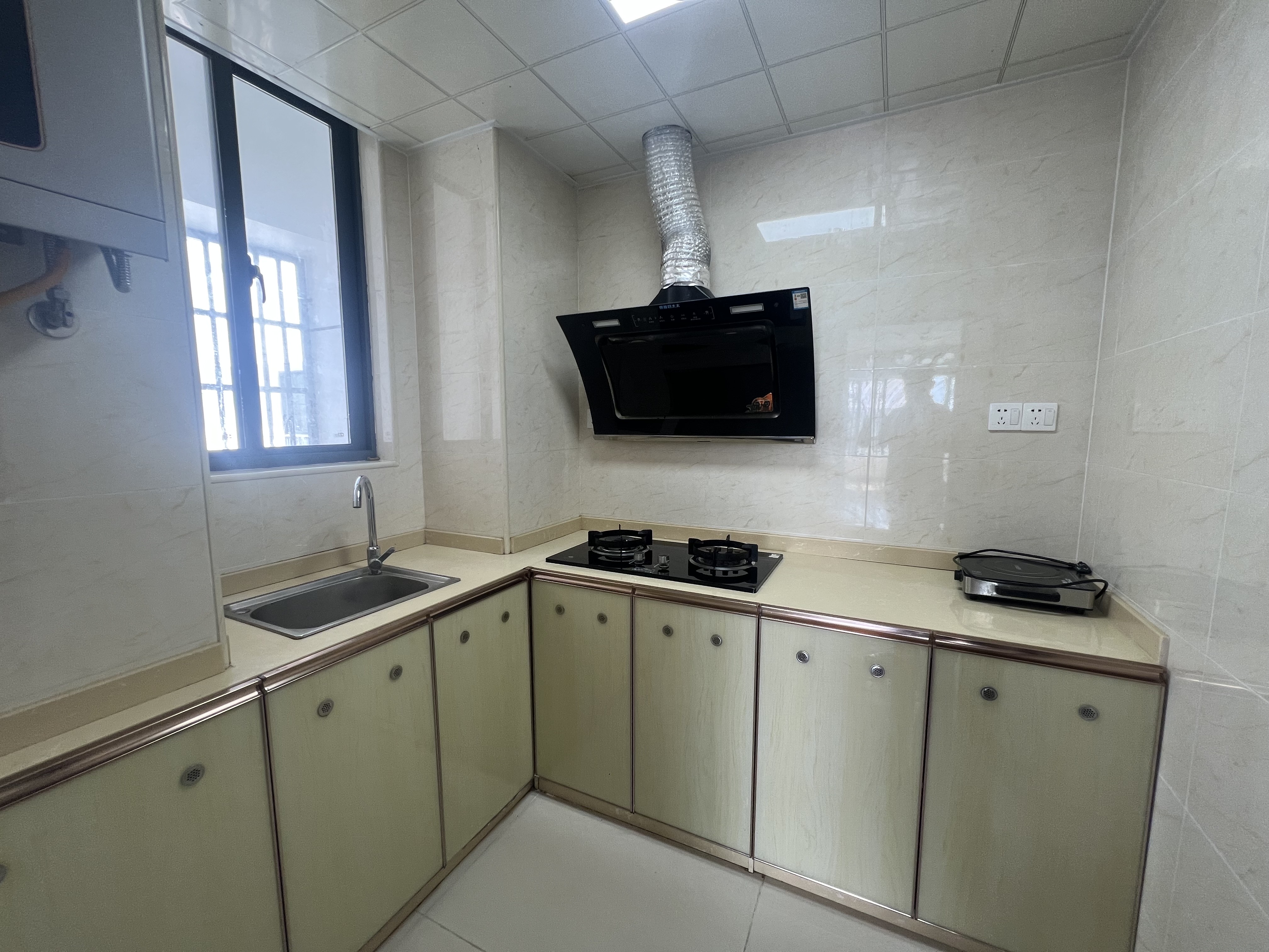 龙城新景 2室2厅1卫 2600.0元/月 龙城新景 2室2厅1卫 2600.0元/月室内图