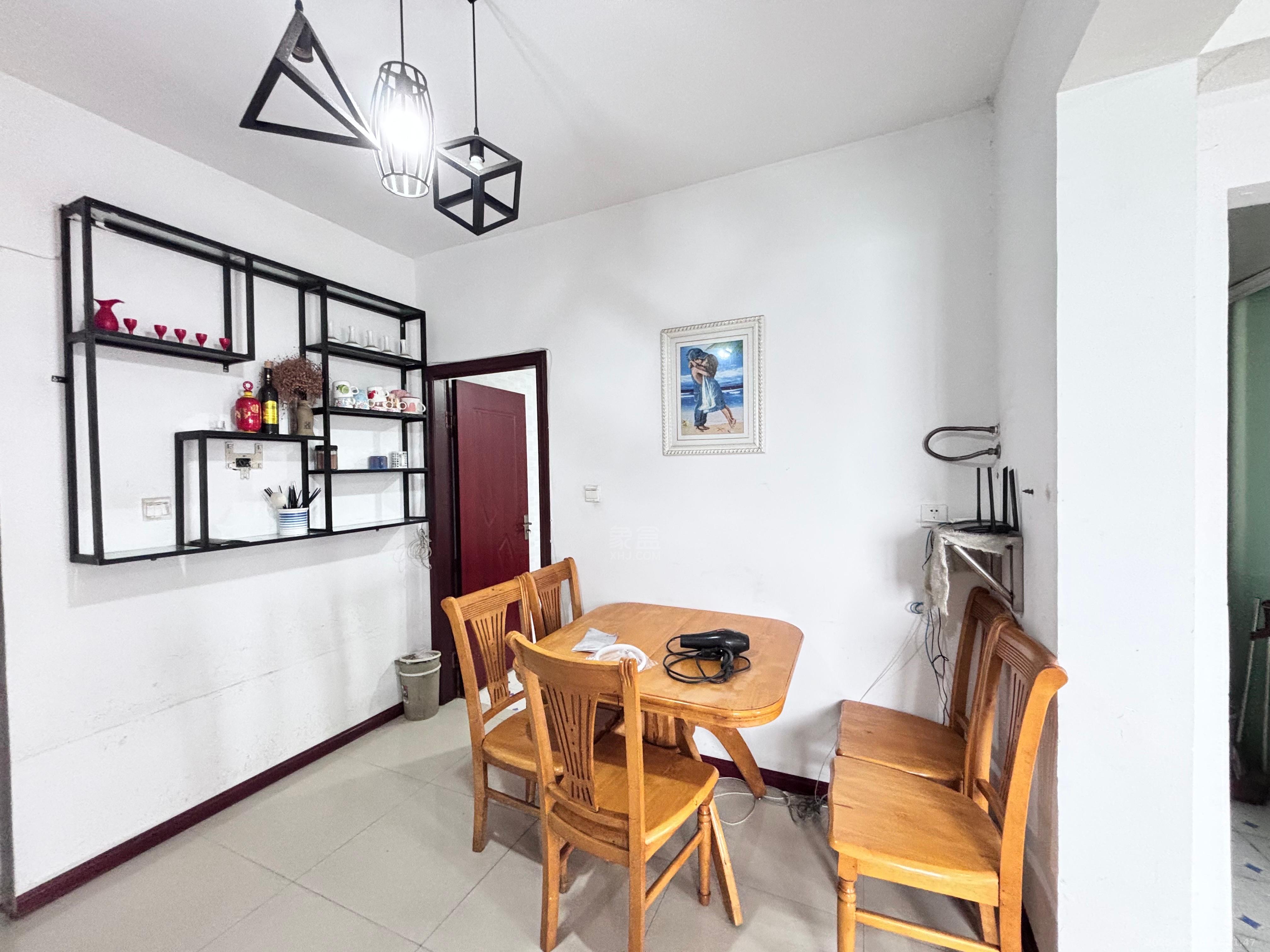 摩登摩天 2室2厅1卫 1300.0元/月 摩登摩天 2室2厅1卫 1300.0元/月室内图