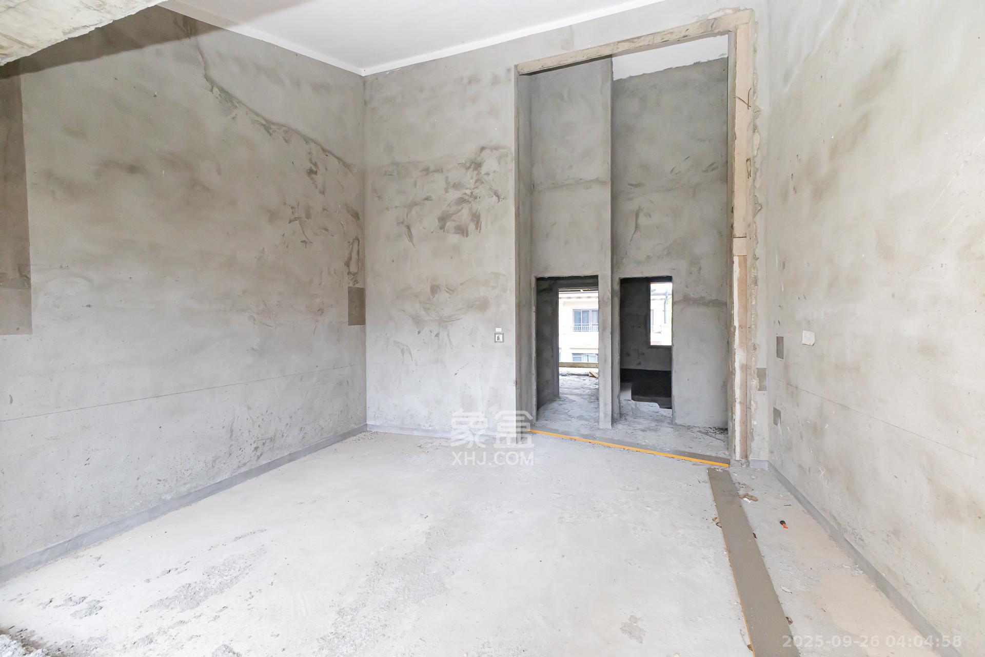 龙湖湘风原著(龙湖湘风星城) 5室3厅3卫 260.0万 龙湖湘风原著(龙湖湘风星城) 5室3厅3卫 260.0万卧室