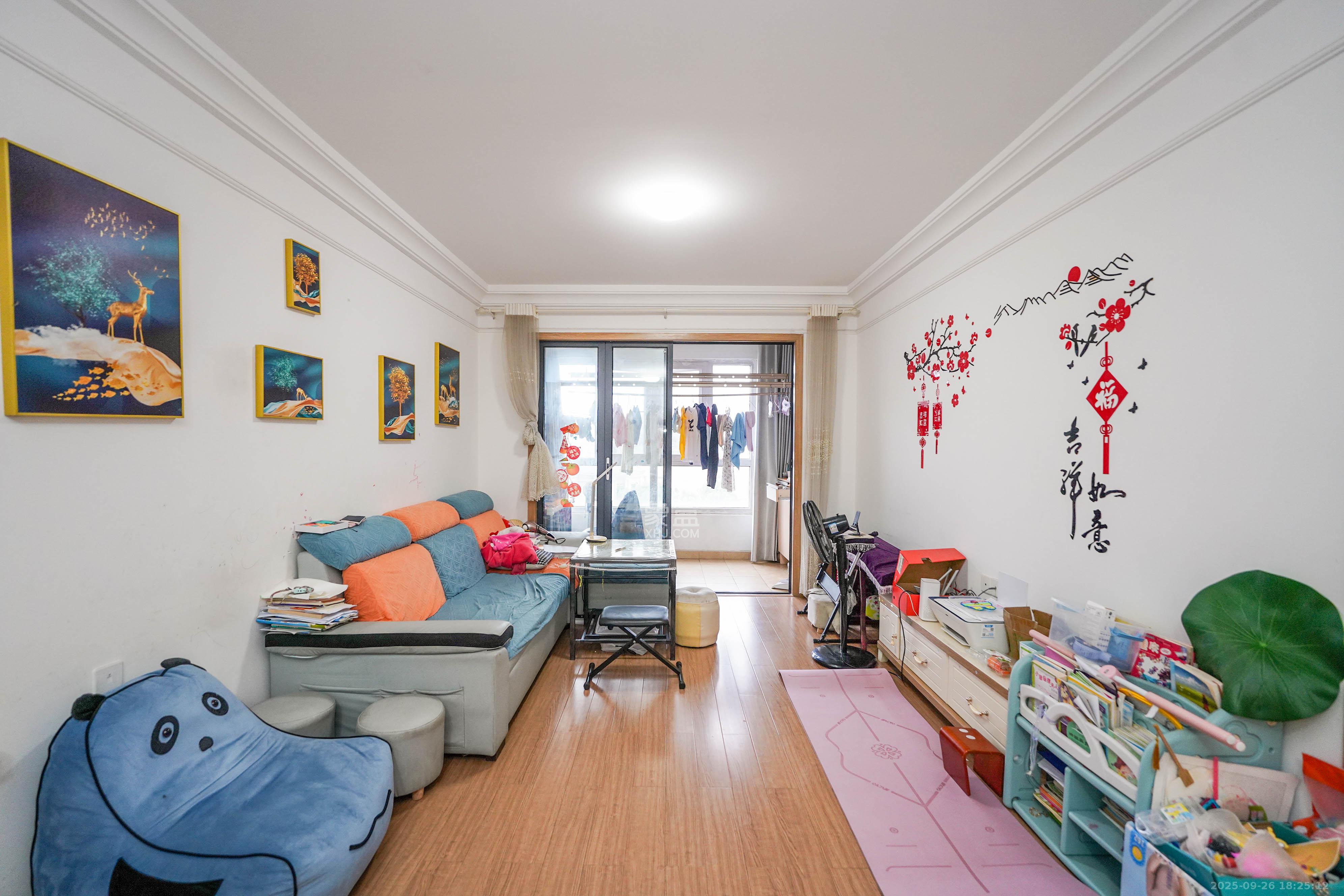 五矿万境蓝山 2室2厅1卫 75.0万 五矿万境蓝山 2室2厅1卫 75.0万客厅