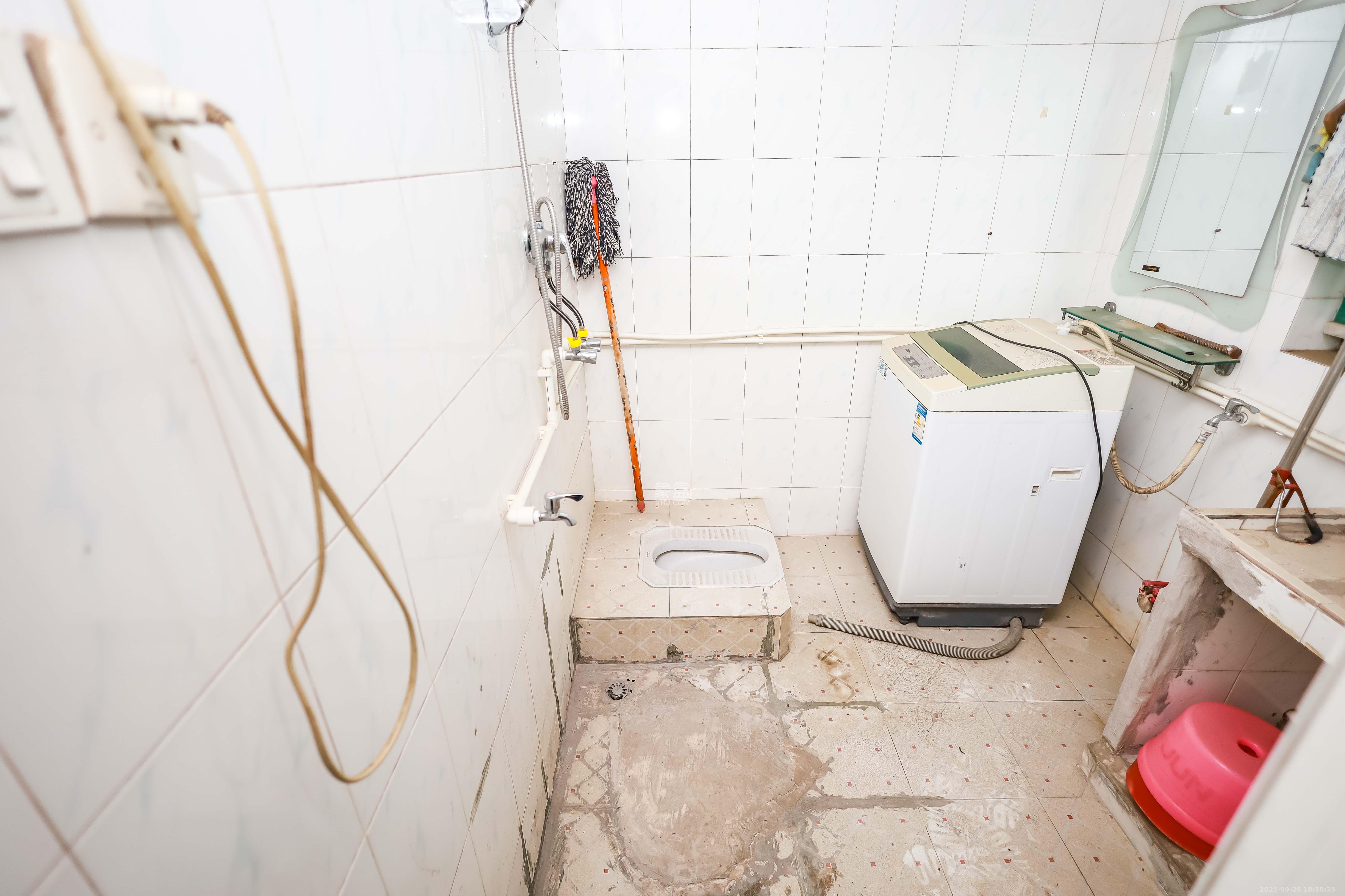 静园山庄 1室1厅1卫 25.0万 静园山庄 1室1厅1卫 25.0万卫生间