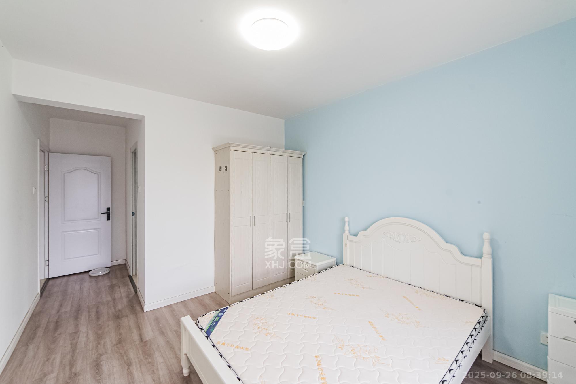 万国城（当代满庭春MOMA）一期  3室2厅2卫    92.0万卧室