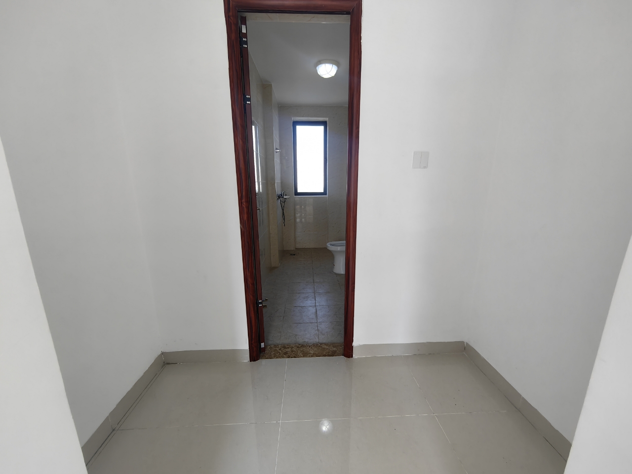 龙城新景  3室2厅2卫    143.0万客厅