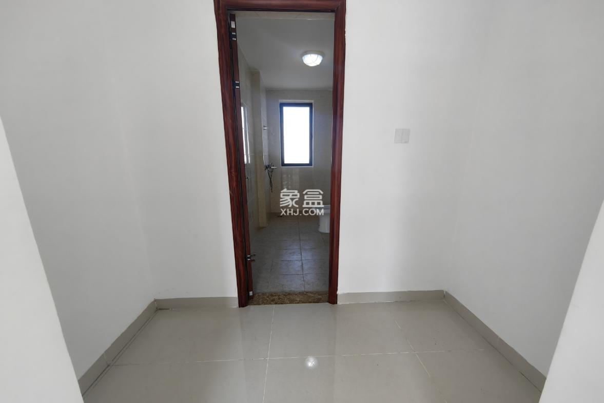 龙城新景 3室2厅2卫 143.0万 龙城新景 3室2厅2卫 143.0万客厅