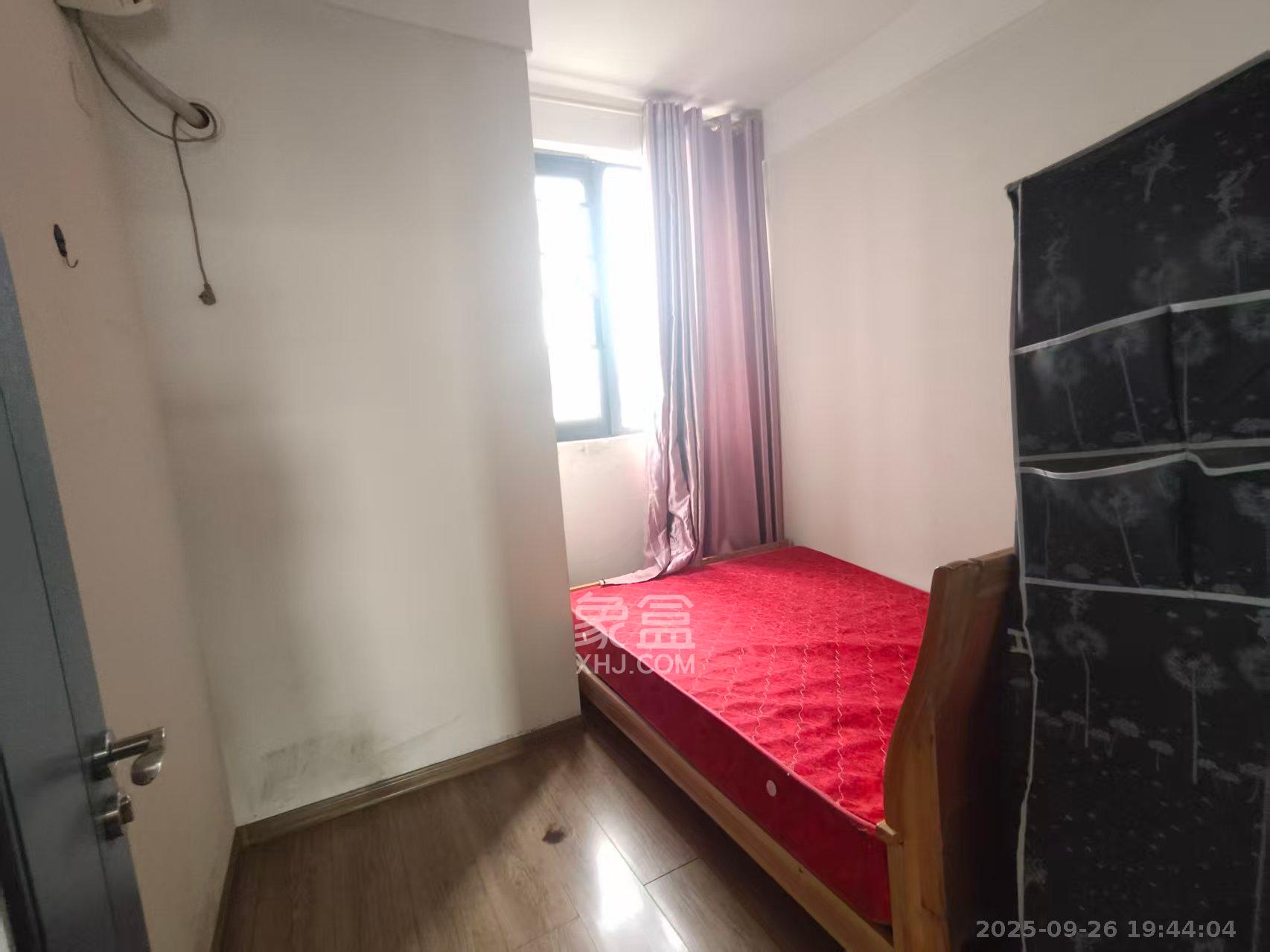 阳光100三期  3室2厅1卫    2300.0元/月室内图