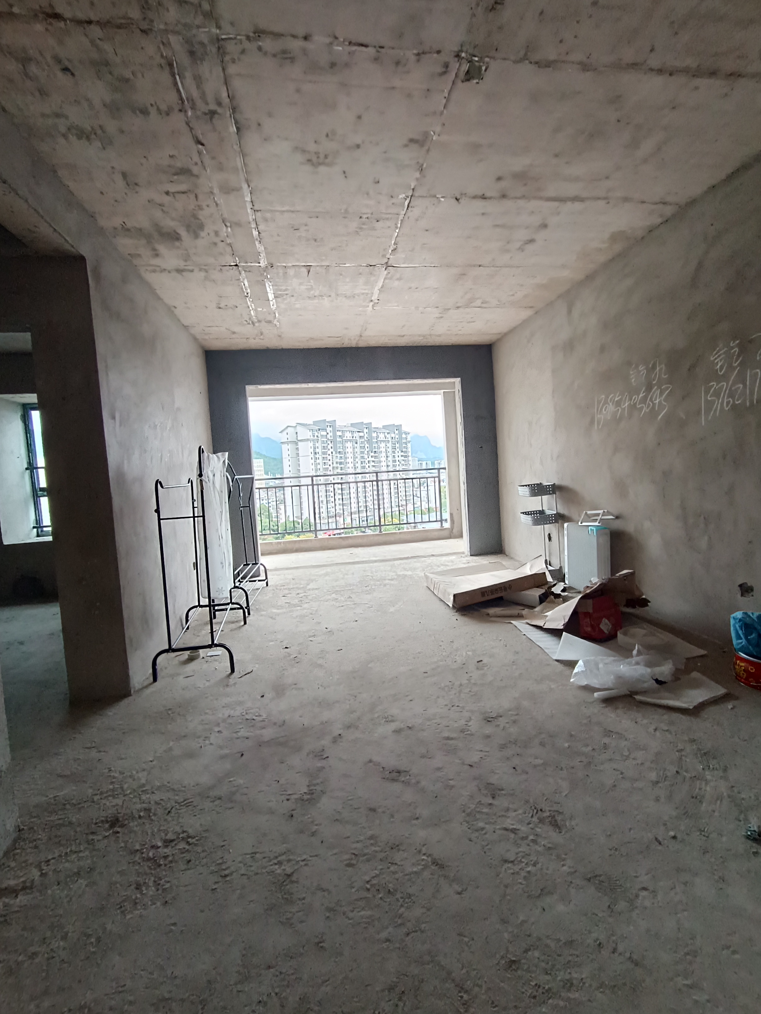 金域滨江  3室2厅1卫    60.0万客厅