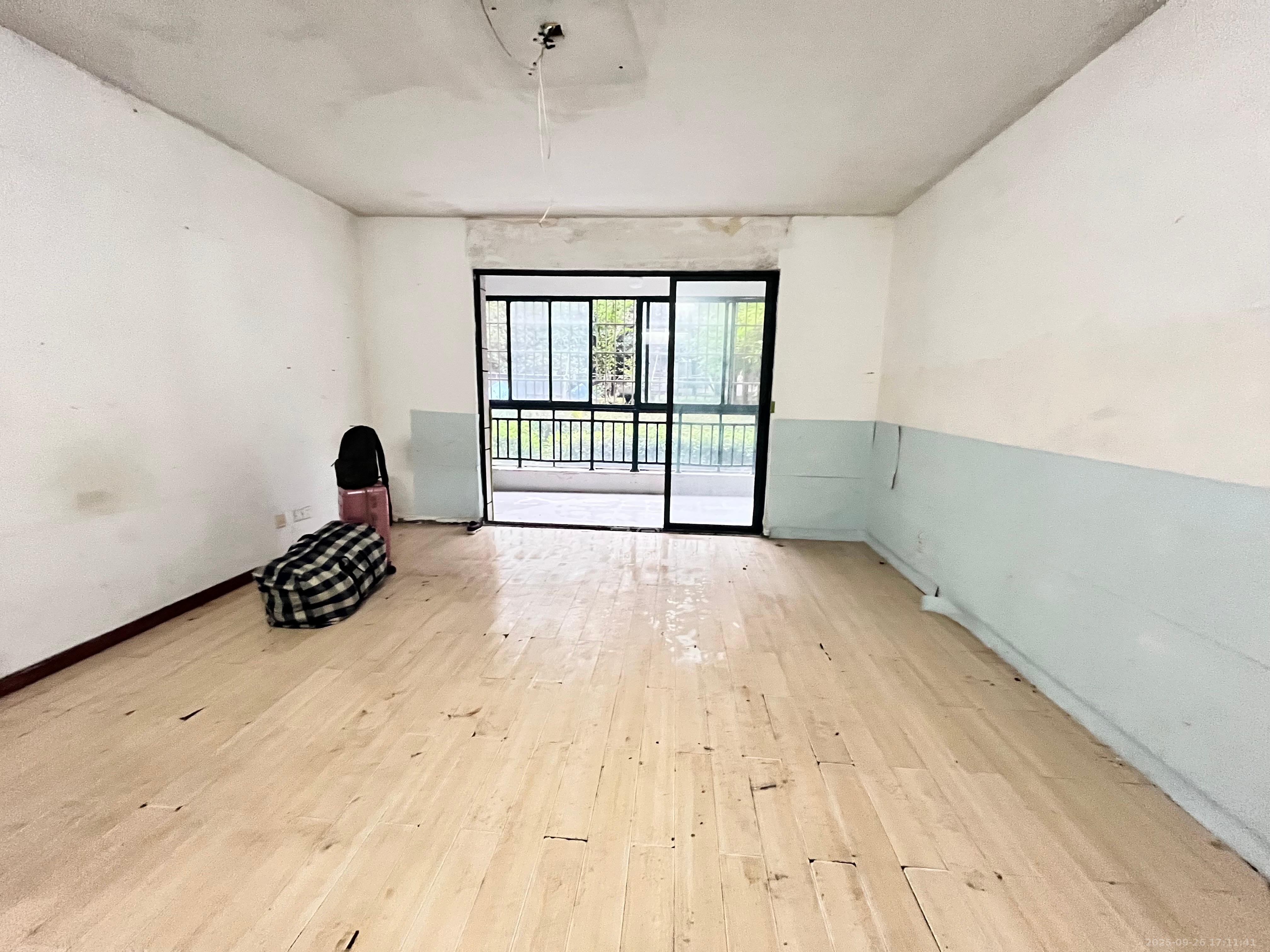 星城世家 4室2厅2卫 3000.0元/月 星城世家 4室2厅2卫 3000.0元/月室内图