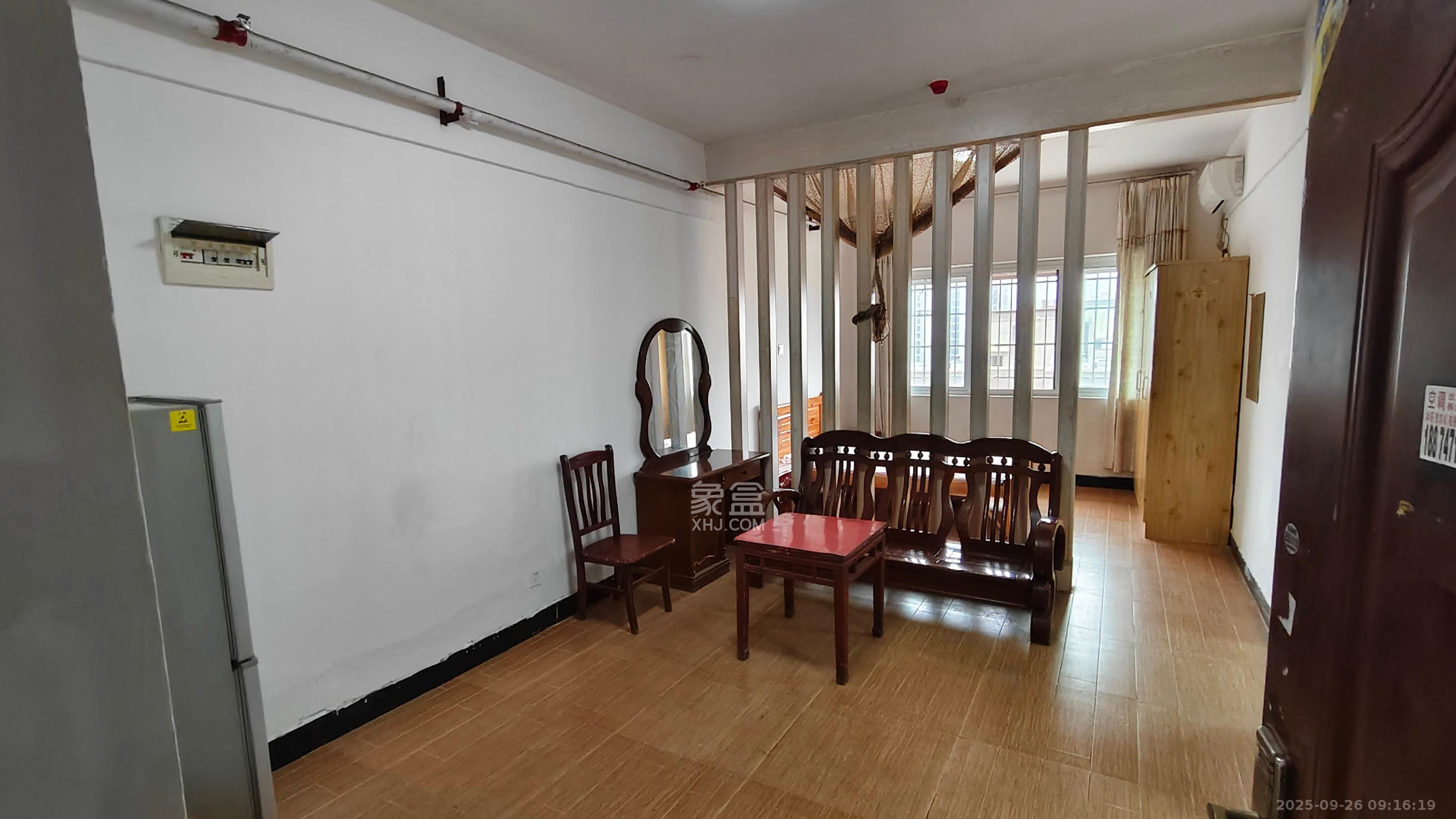 星城新宇颐景苑 1室1厅1卫 1200.0元/月 星城新宇颐景苑 1室1厅1卫 1200.0元/月室内图