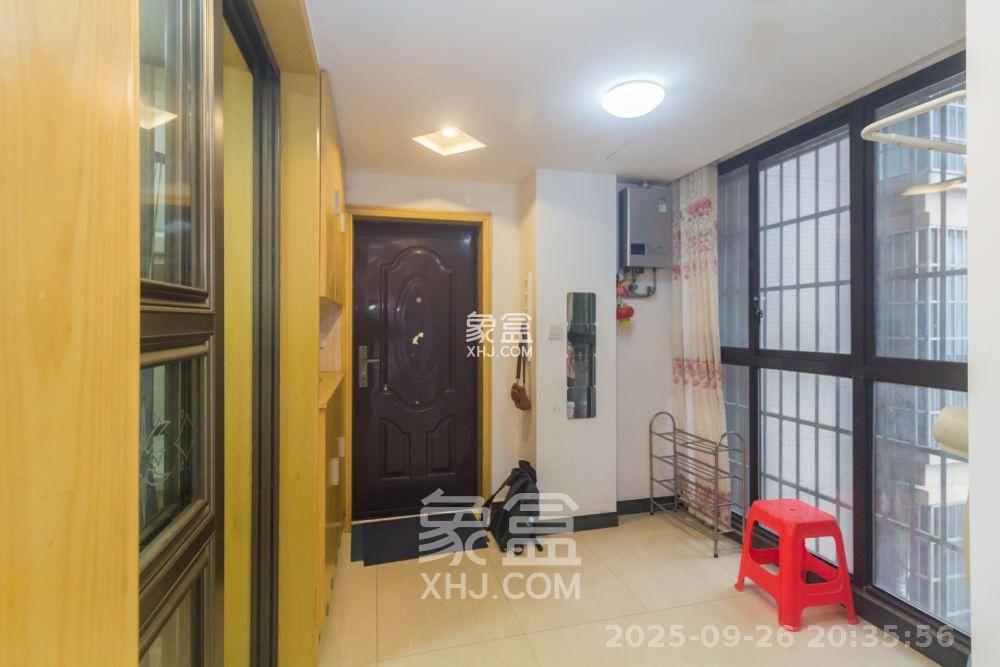 爵士湘  1室2厅1卫    1600.0元/月室内图