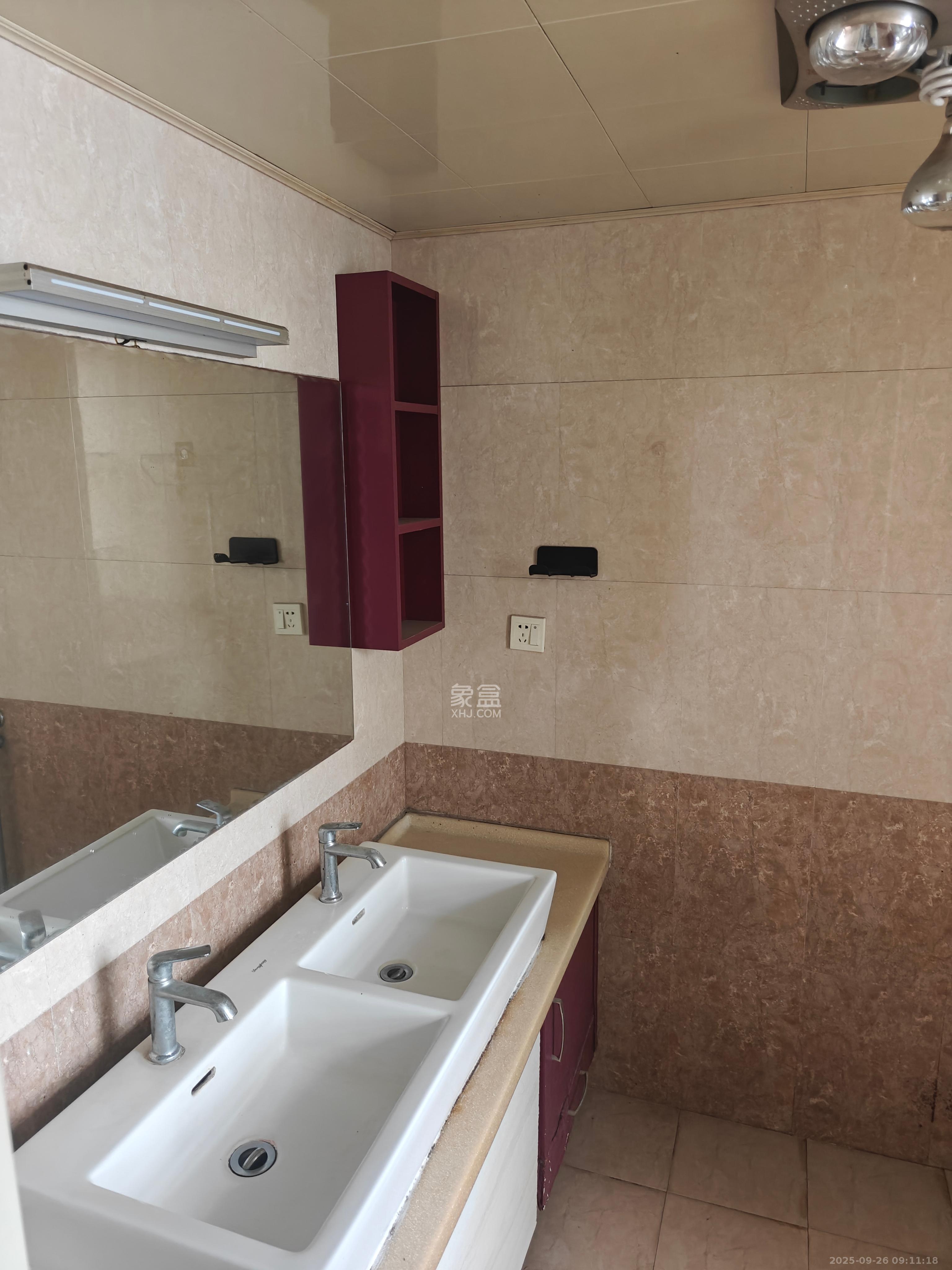 新楚天扶华庭  2室1厅1卫    2400.0元/月室内图