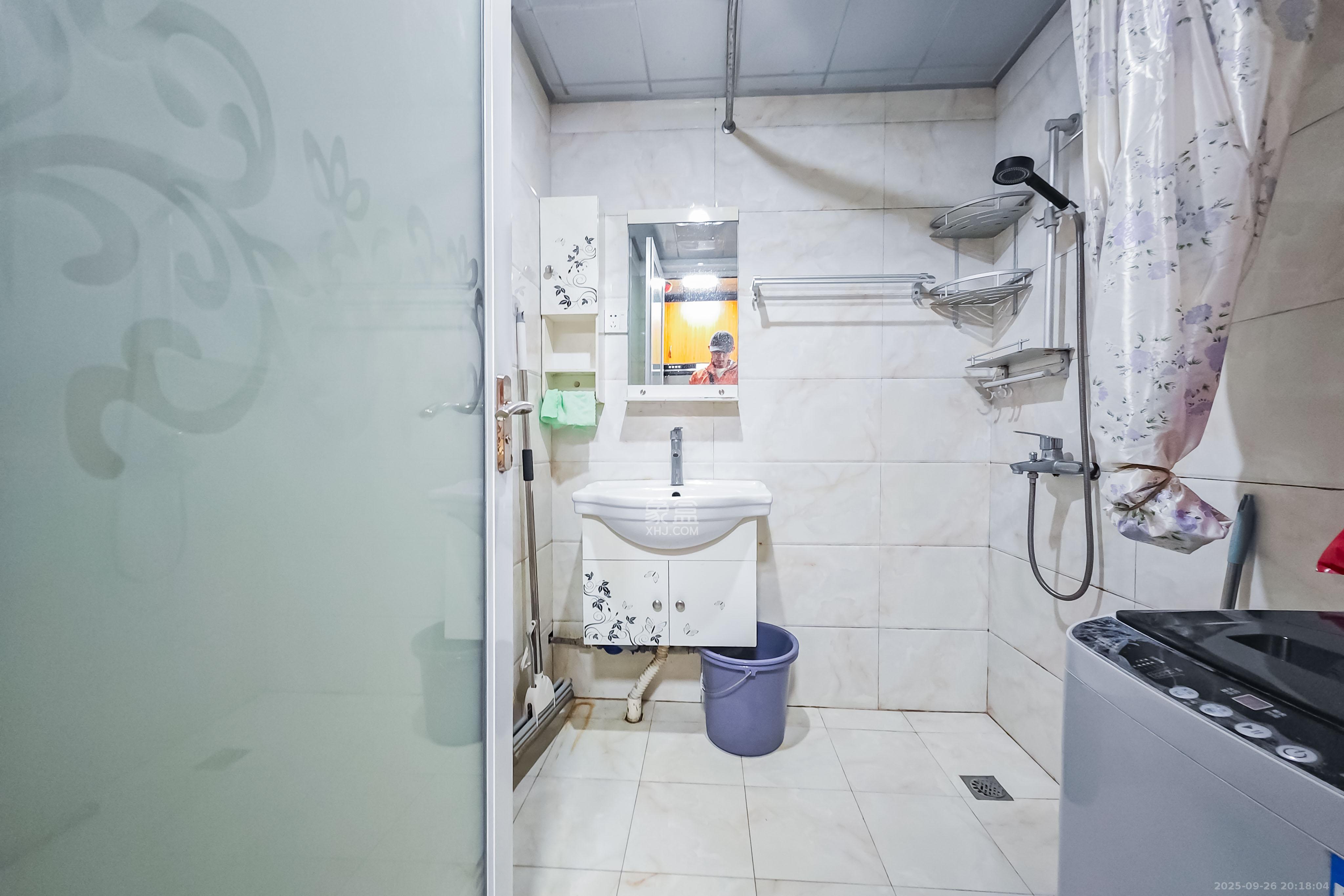 融科东南海  1室1厅1卫    19.5万卫生间