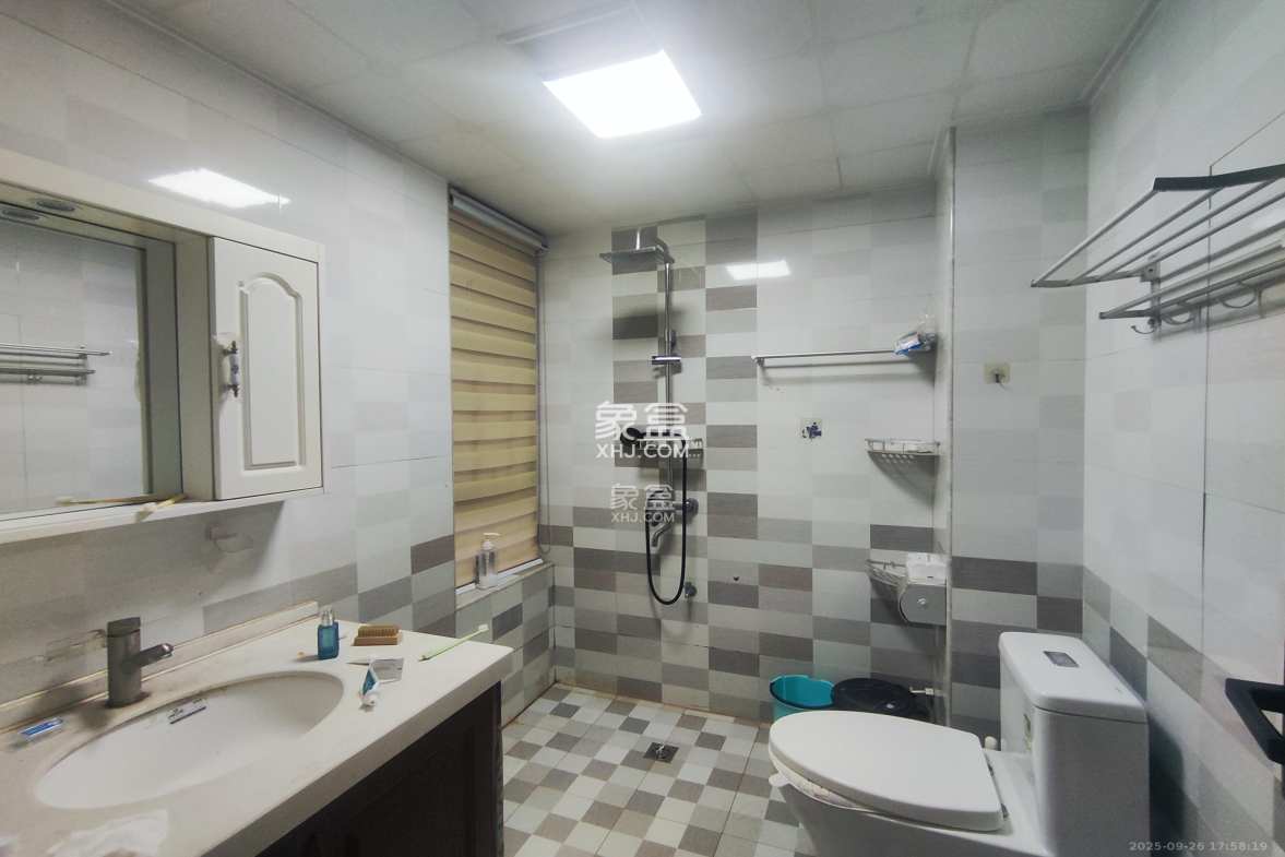 华润凤凰城三期 3室1厅2卫 2500.00元/月 华润凤凰城三期 3室1厅2卫 2500.00元/月室内图