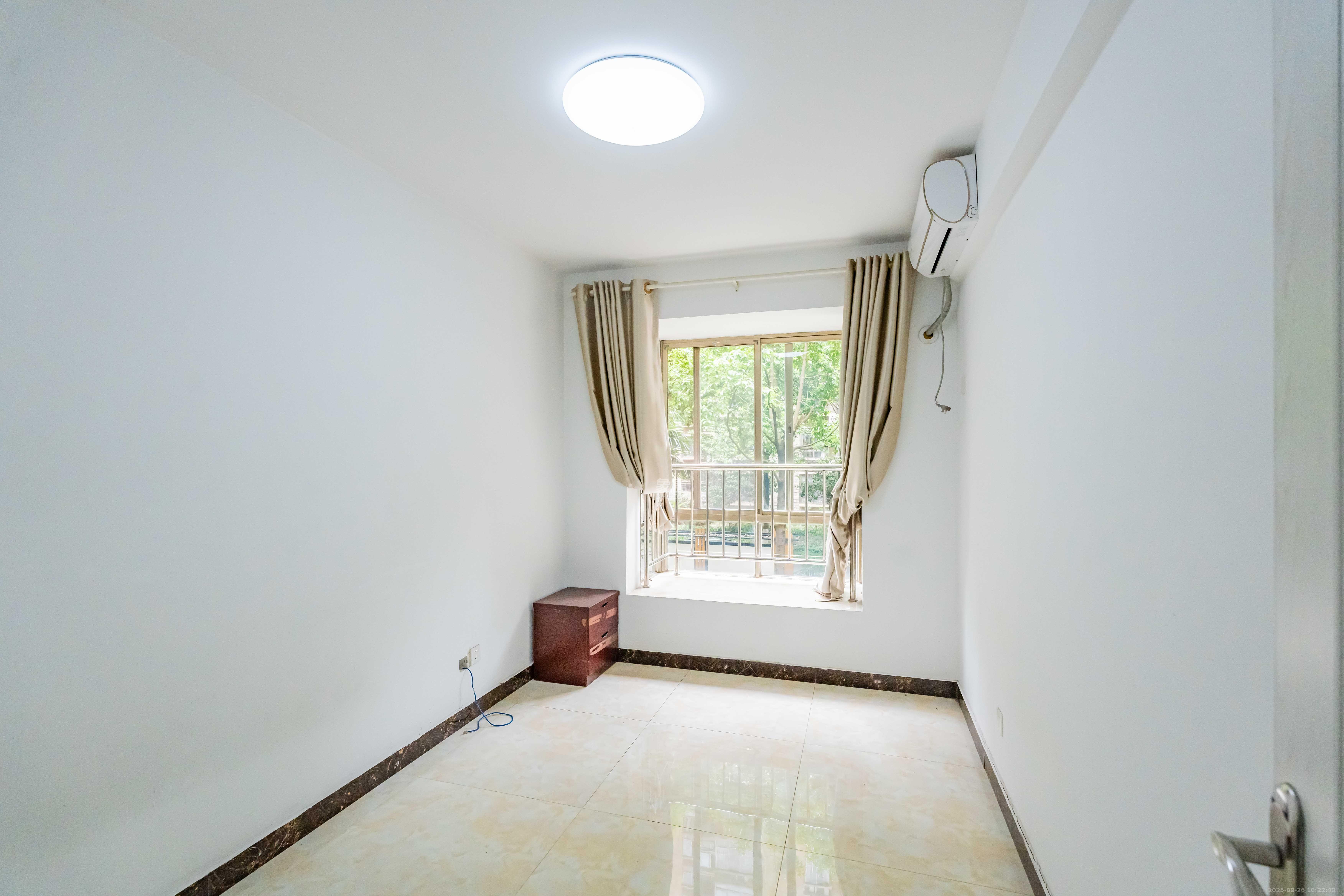 金色比华利 4室2厅1卫 2600.0元/月 金色比华利 4室2厅1卫 2600.0元/月室内图