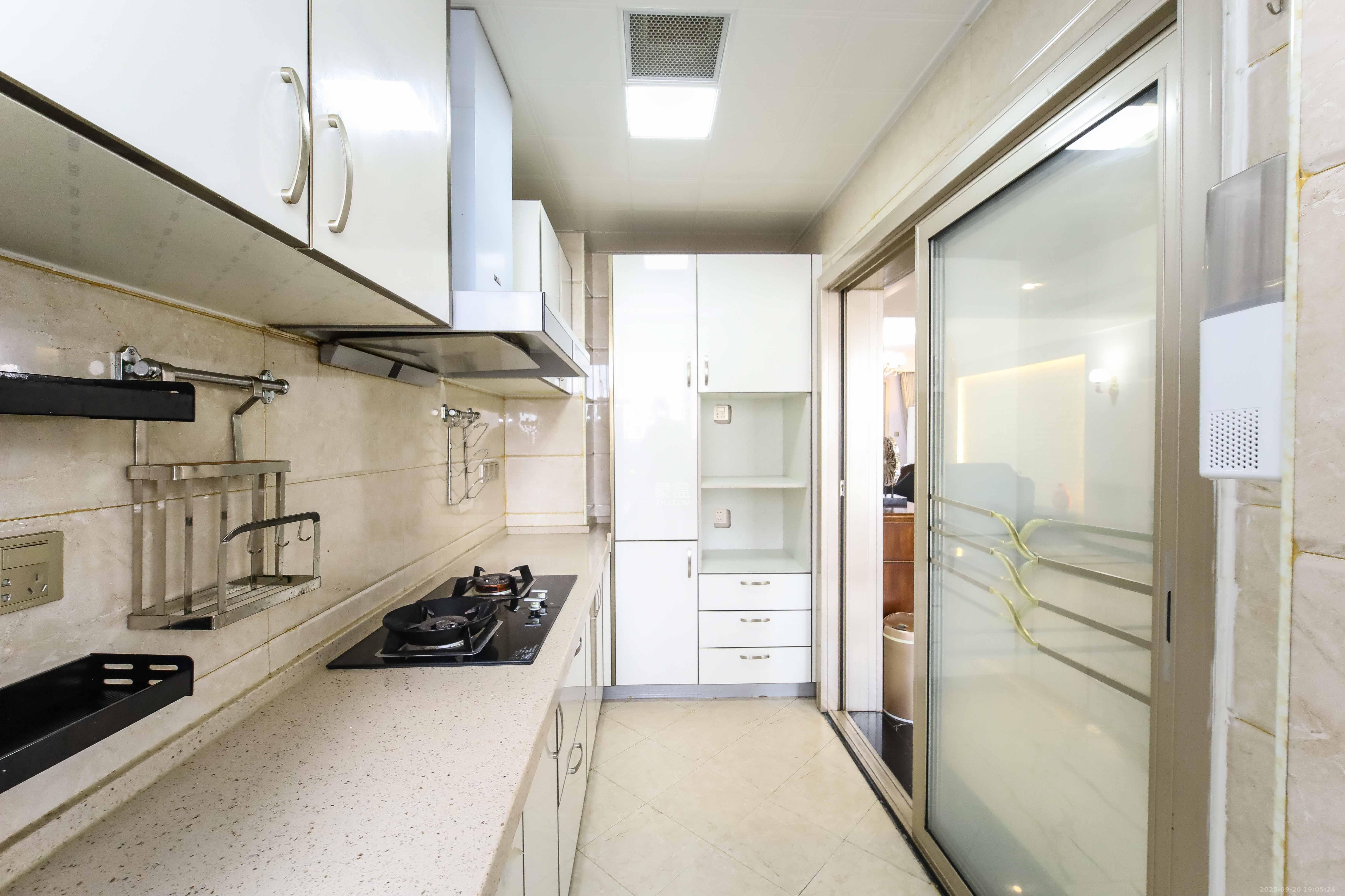 世嘉国际华城  3室2厅2卫    126.0万厨房