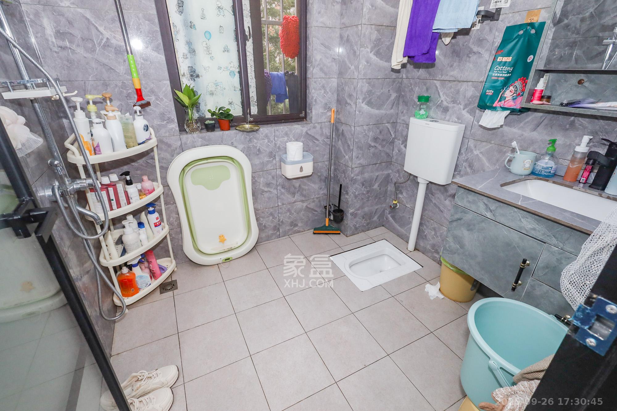 钰龙天下二期(钰龙佳园) 3室2厅2卫 260.0万 钰龙天下二期(钰龙佳园) 3室2厅2卫 260.0万卫生间