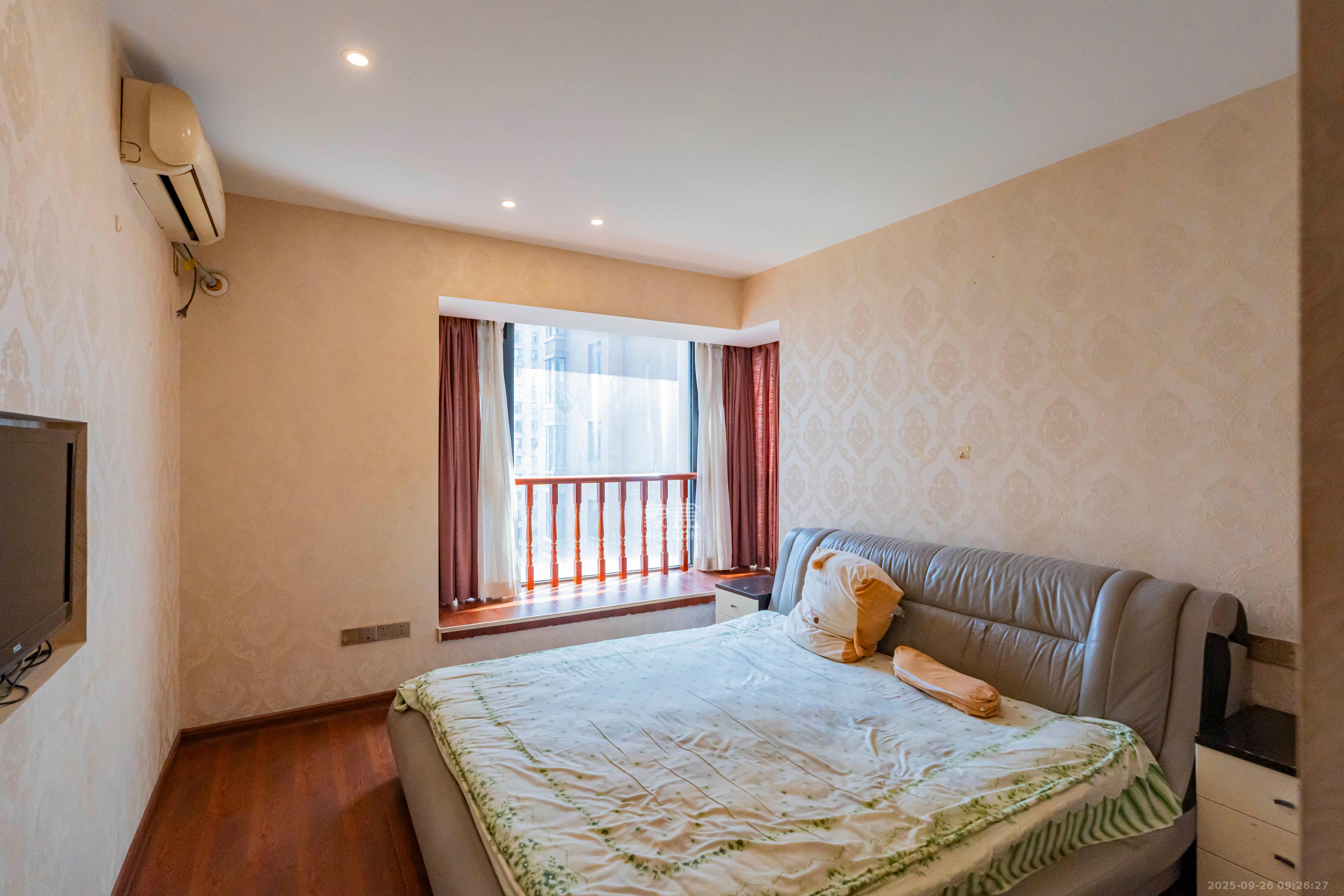 藏珑湖上国际花园 3室2厅2卫 3000.0元/月 藏珑湖上国际花园 3室2厅2卫 3000.0元/月室内图