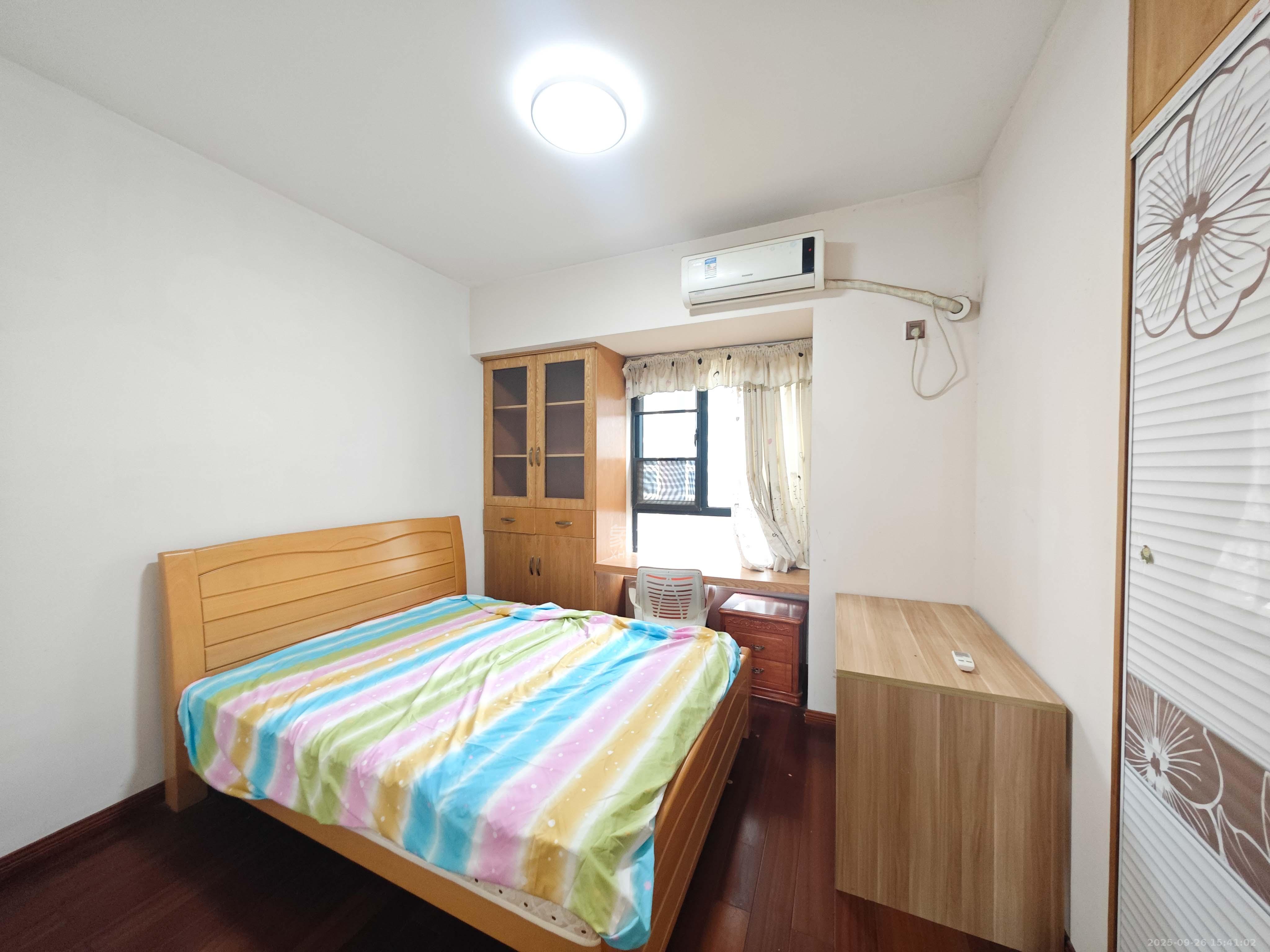 恒生碧水龙庭  3室2厅2卫    79.0万卧室