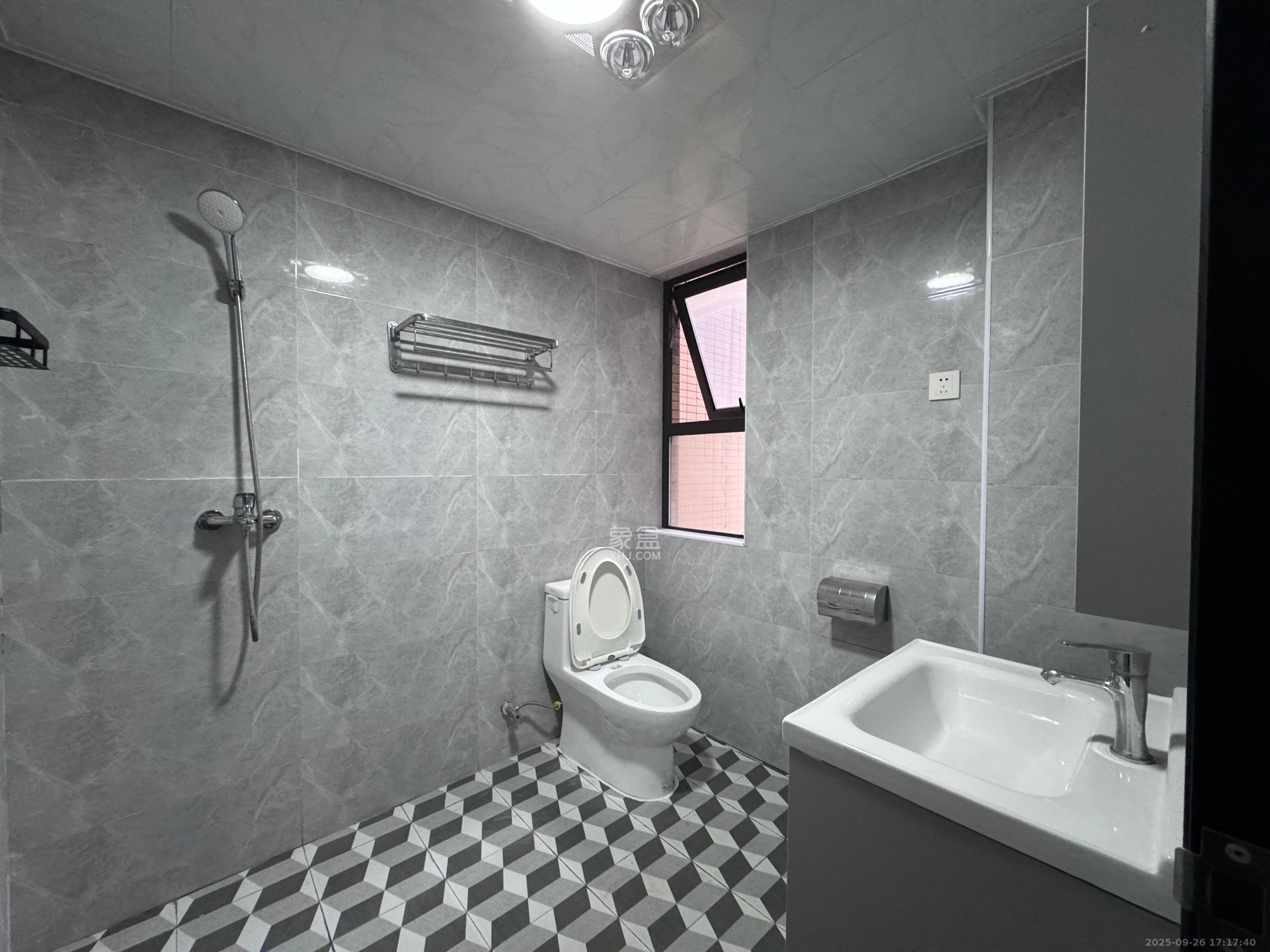 钰龙天下二期(钰龙佳园)  3室2厅2卫    3000.0元/月 钰龙天下二期(钰龙佳园)  3室2厅2卫    3000.0元/月室内图