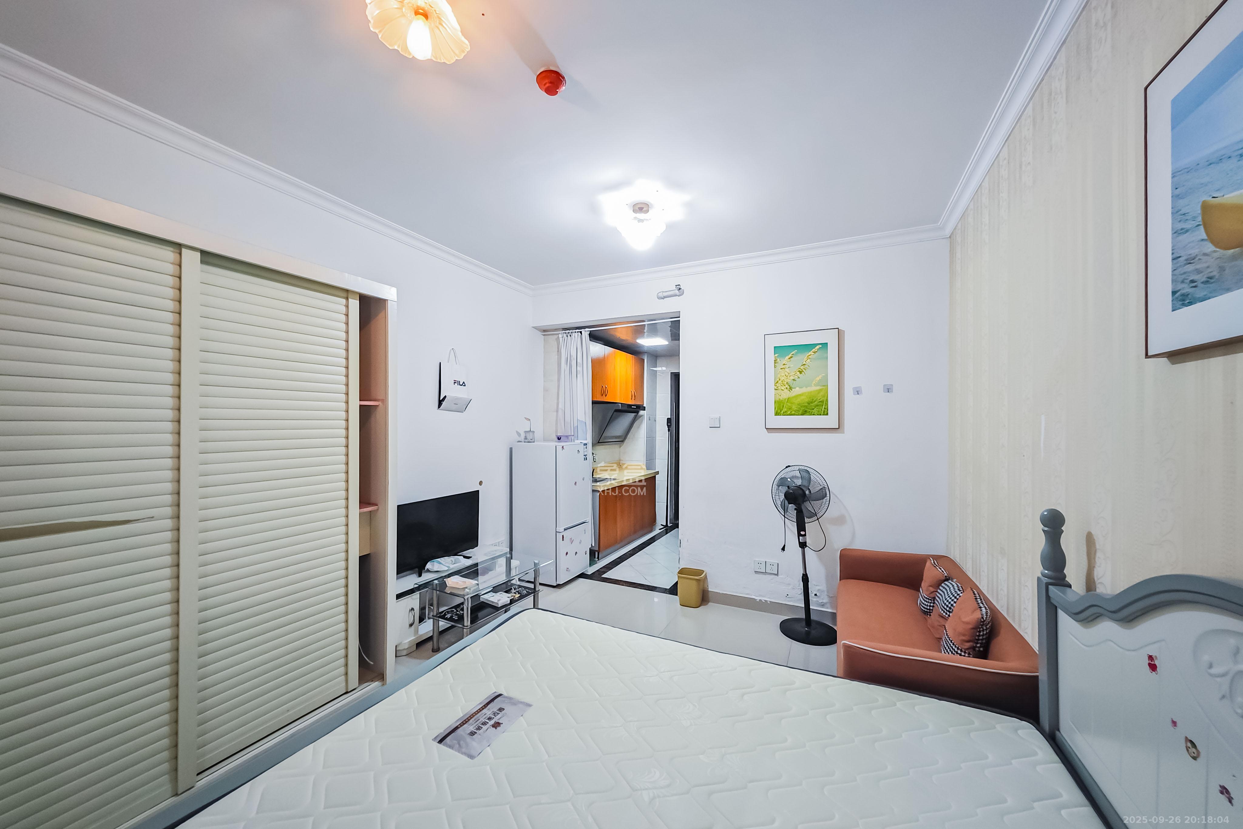 融科东南海 1室1厅1卫 19.5万 融科东南海 1室1厅1卫 19.5万客厅