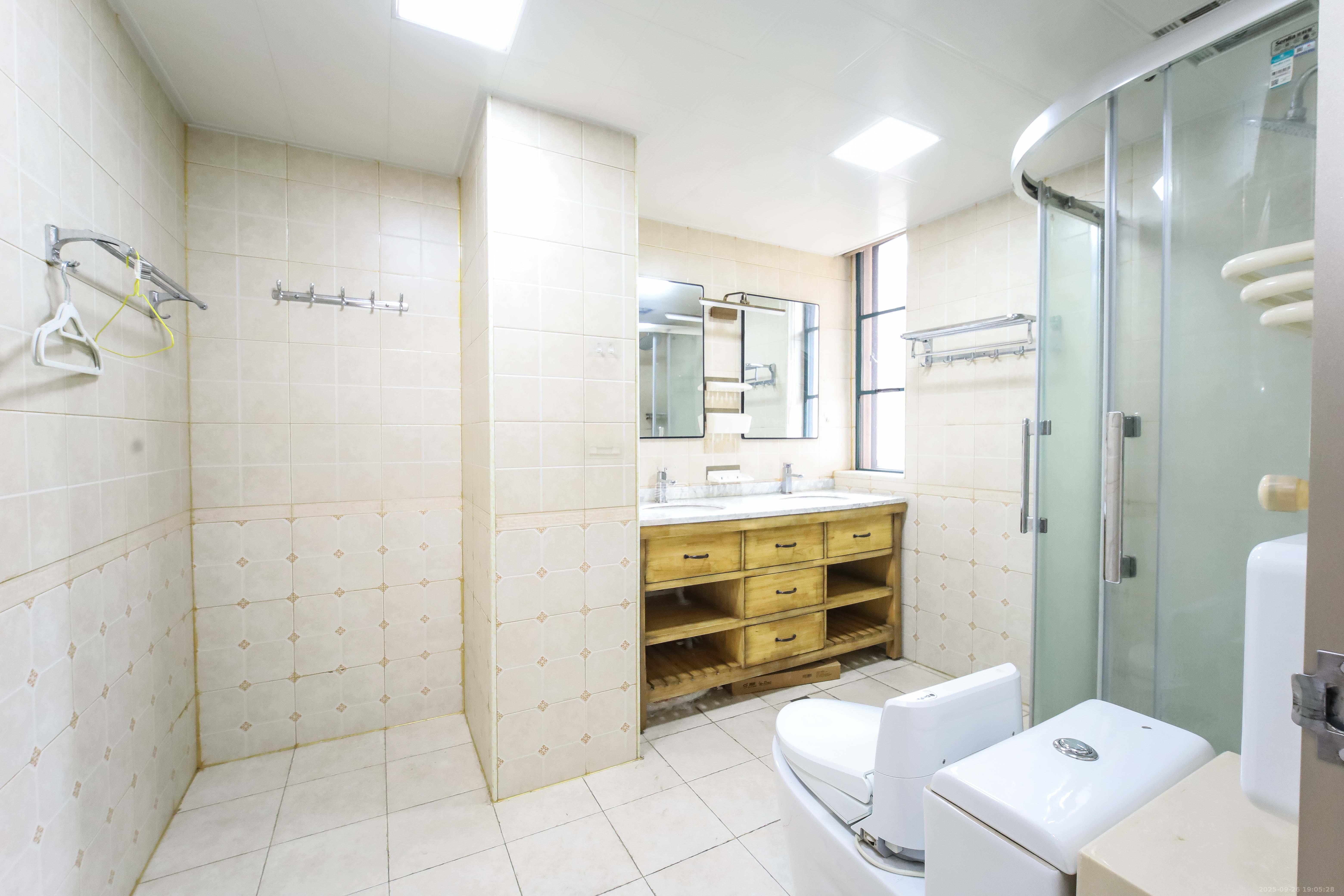 世嘉国际华城  3室2厅2卫    126.0万卫生间