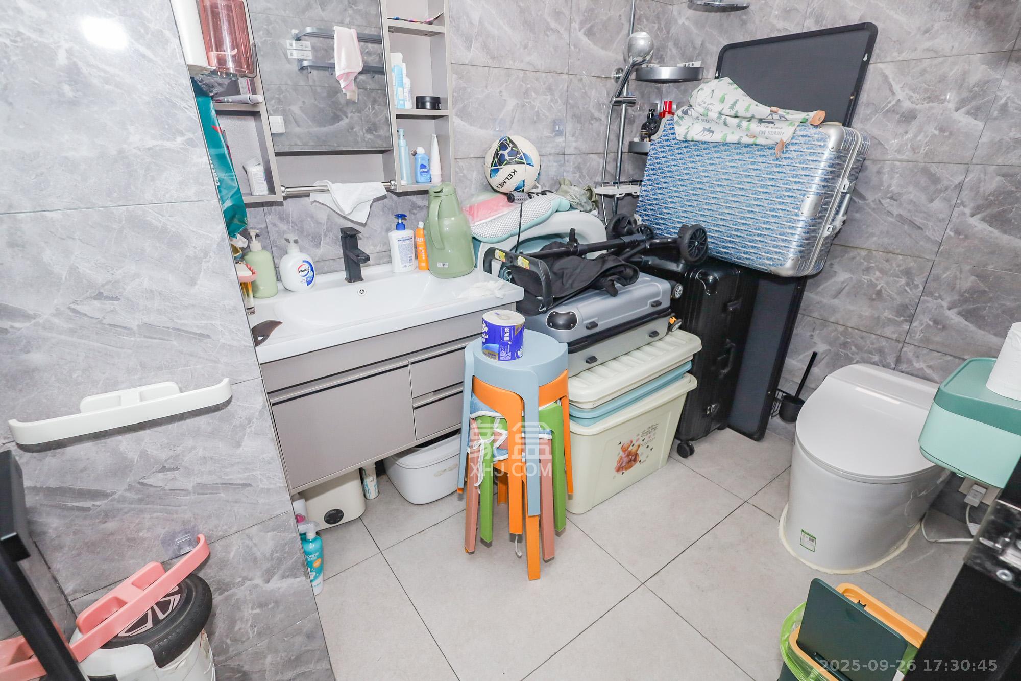 钰龙天下二期(钰龙佳园) 3室2厅2卫 260.0万 钰龙天下二期(钰龙佳园) 3室2厅2卫 260.0万卫生间