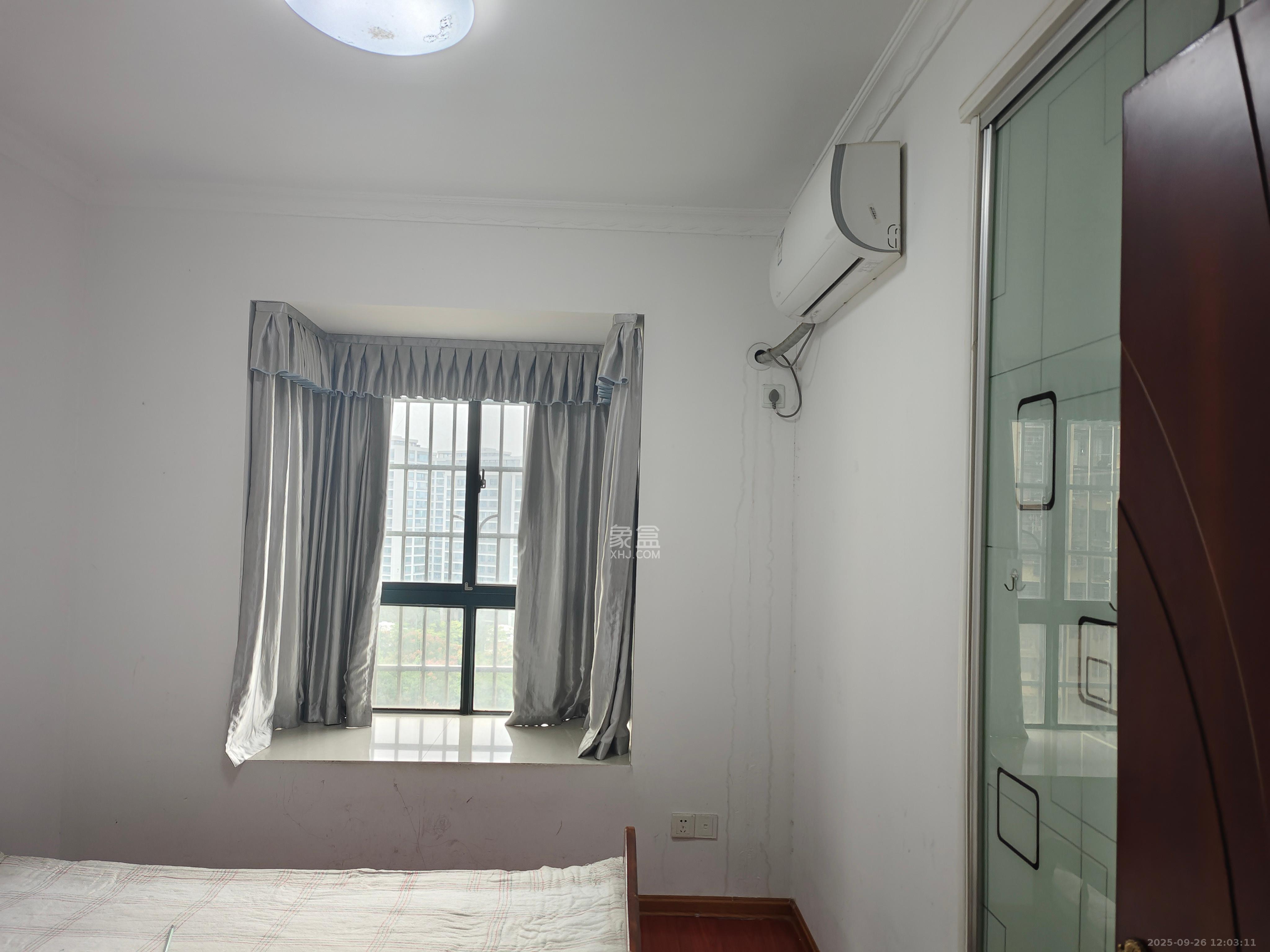 岳鞍阁小区  3室2厅2卫    1800.0元/月室内图