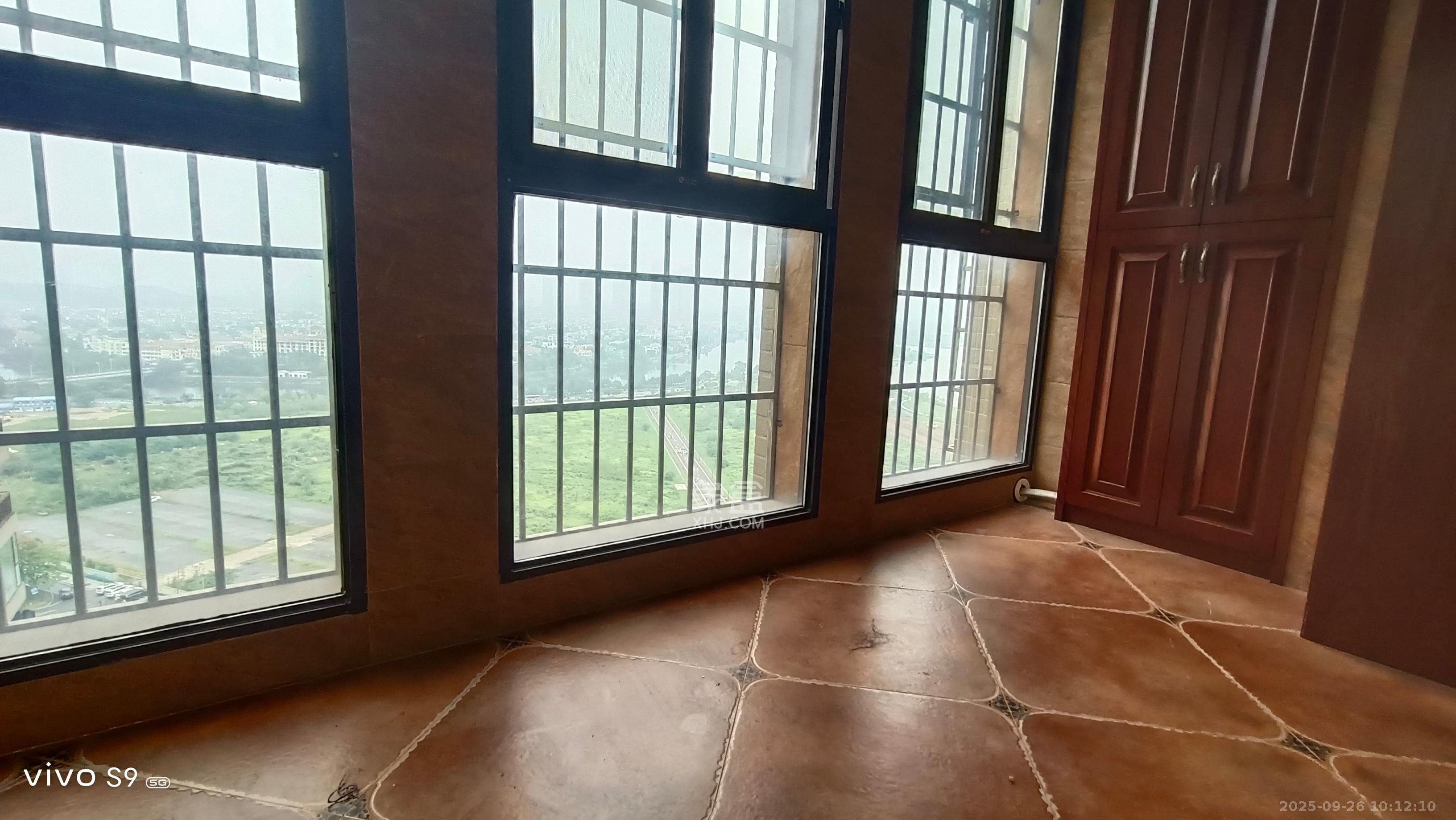 爱琴海岸  3室2厅2卫    2500.0元/月室内图