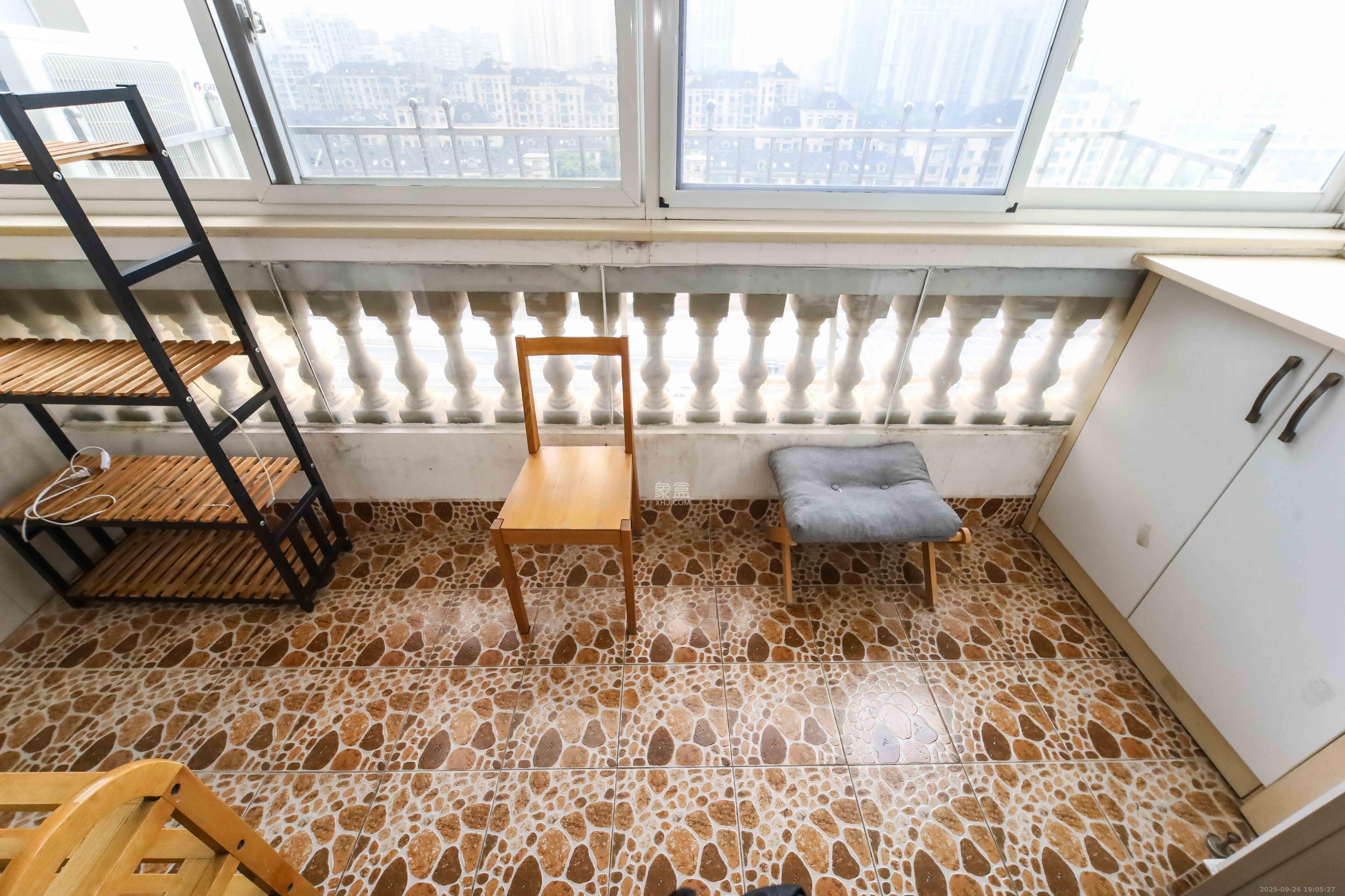 世嘉国际华城  3室2厅2卫    126.0万阳台