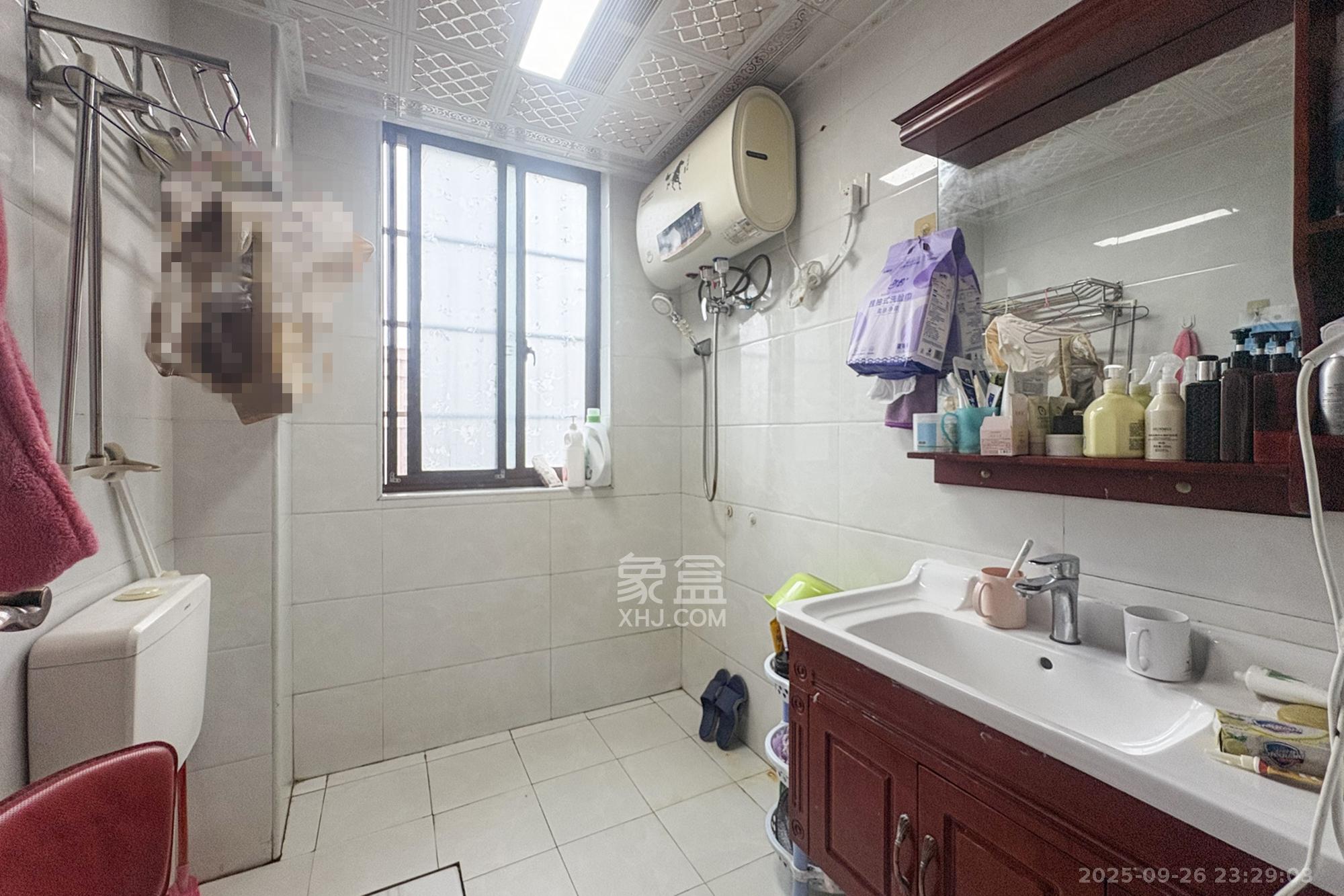 湖湾世景  4室2厅2卫    83.8万 湖湾世景  4室2厅2卫    83.8万卫生间