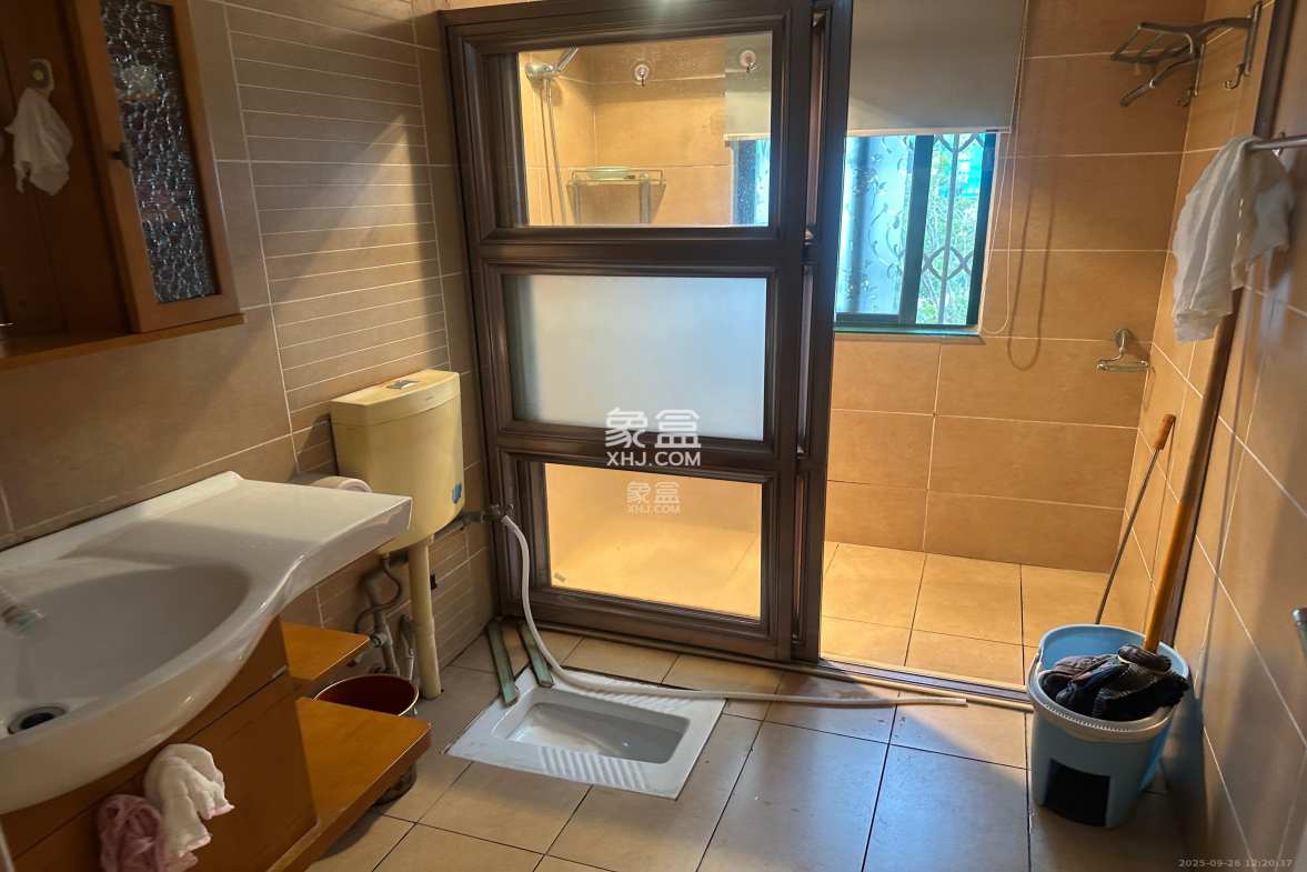 星城世家  3室2厅2卫    3000.0元/月 星城世家  3室2厅2卫    3000.0元/月室内图