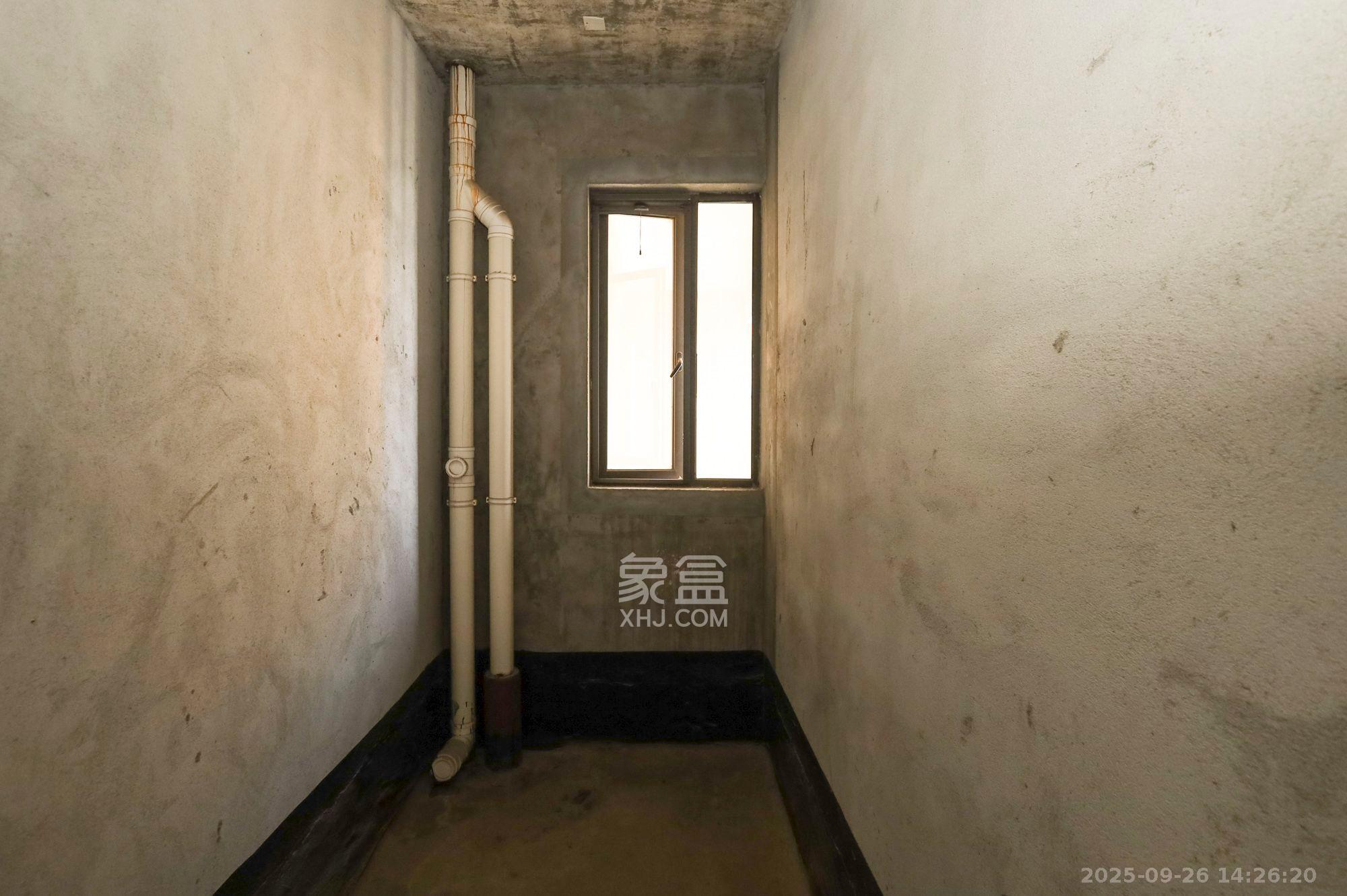 湘诚德峰小区A区 3室2厅1卫 1000.0元/月 湘诚德峰小区A区 3室2厅1卫 1000.0元/月室内图