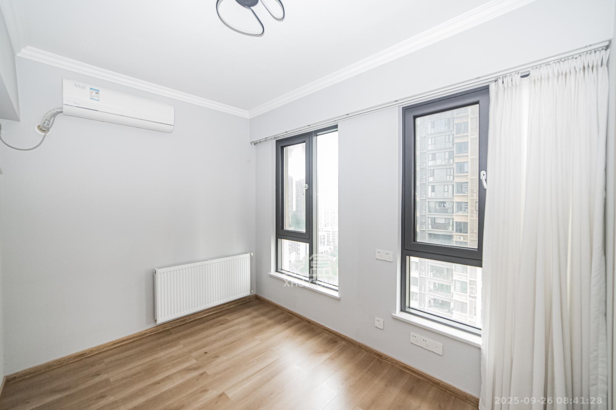 北辰三角洲E7区 3室2厅1卫 110.0万 北辰三角洲E7区 3室2厅1卫 110.0万卧室