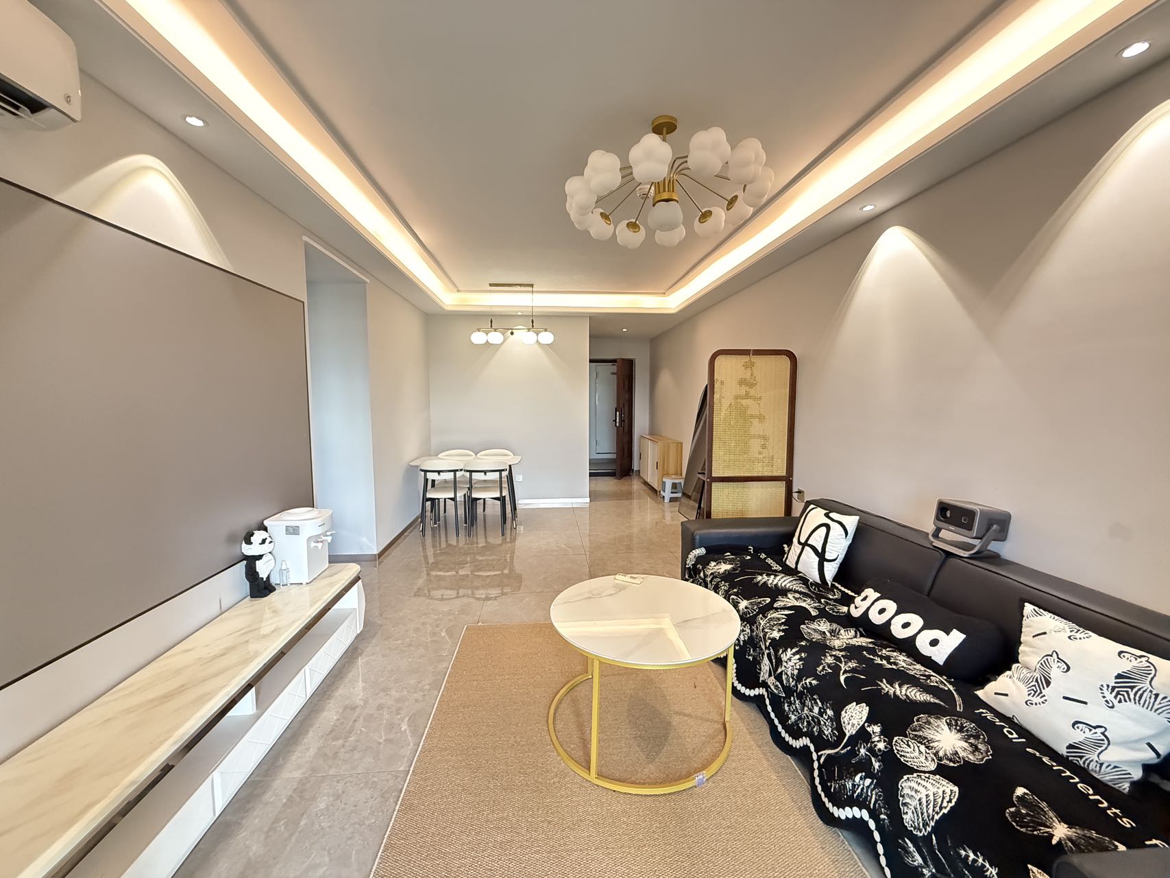 环球100宝龙城 3室2厅2卫 90.0万 环球100宝龙城 3室2厅2卫 90.0万客厅