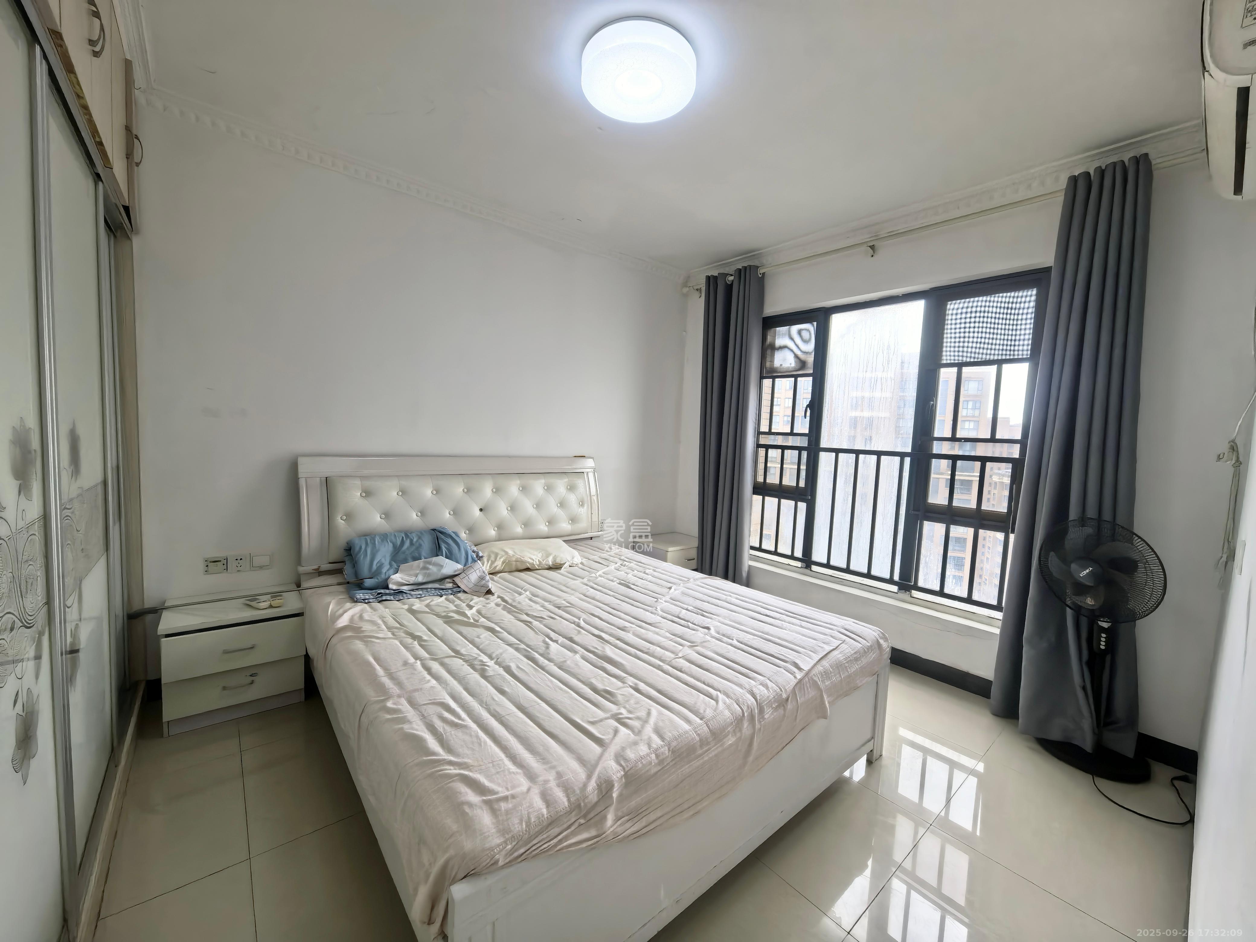 三一街区  3室2厅1卫    1600.0元/月室内图