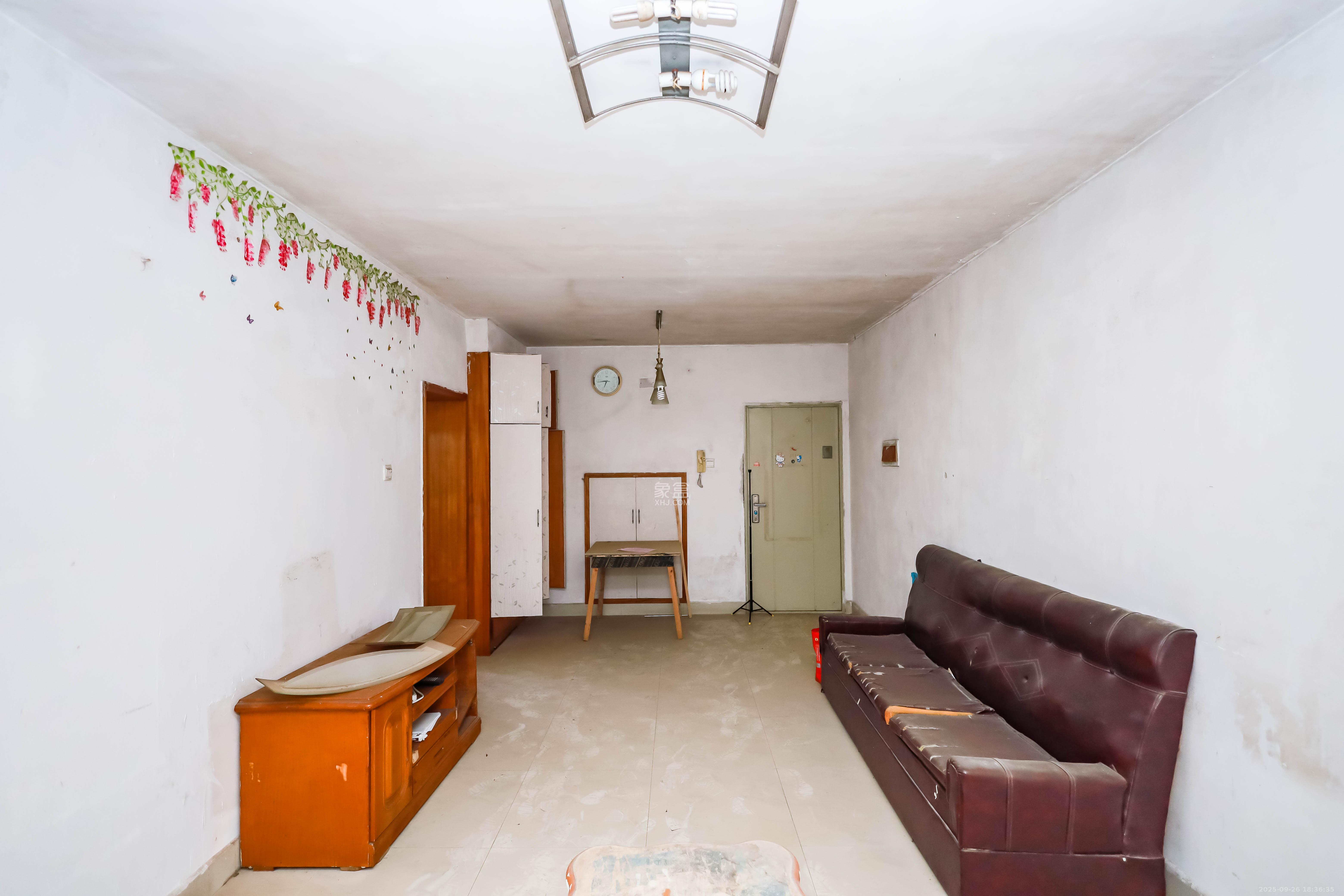 静园山庄 1室1厅1卫 25.0万 静园山庄 1室1厅1卫 25.0万客厅