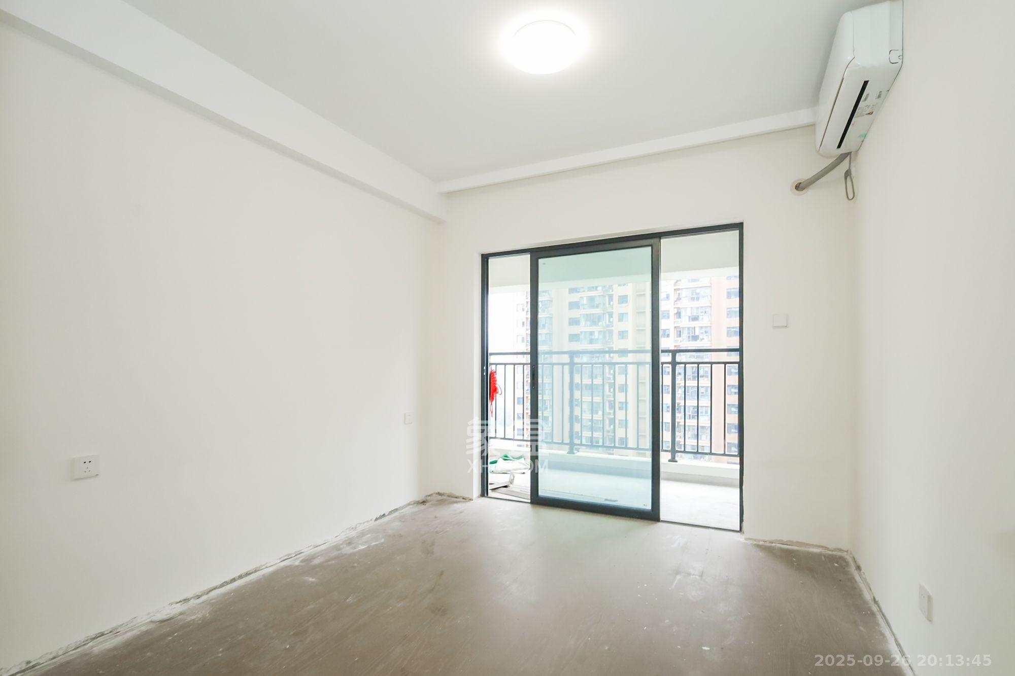 滨江府1913 4室2厅2卫 4500.0元/月 滨江府1913 4室2厅2卫 4500.0元/月室内图