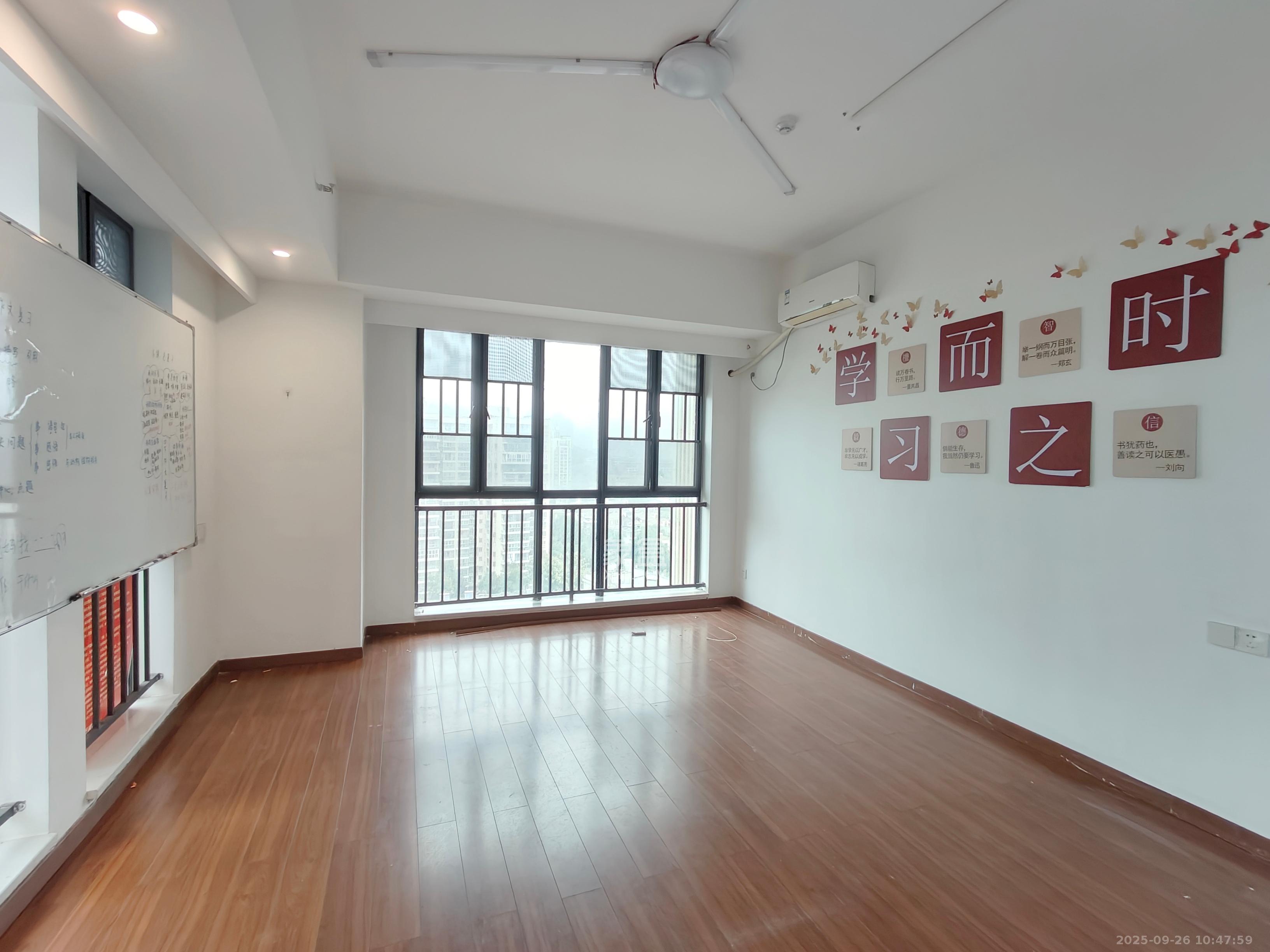 荣泰广场 1室1厅1卫 1200.0元/月 荣泰广场 1室1厅1卫 1200.0元/月室内图