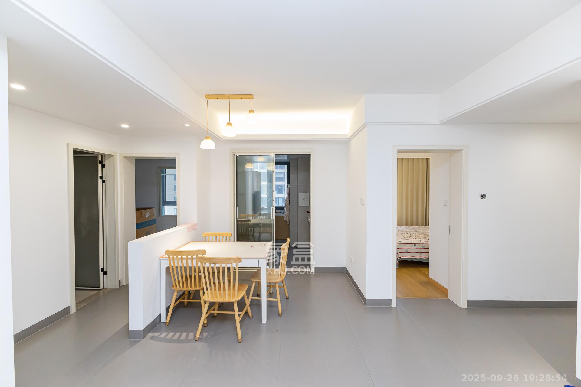 明发阅江悦府  4室2厅2卫    106.8万 明发阅江悦府  4室2厅2卫    106.8万客厅