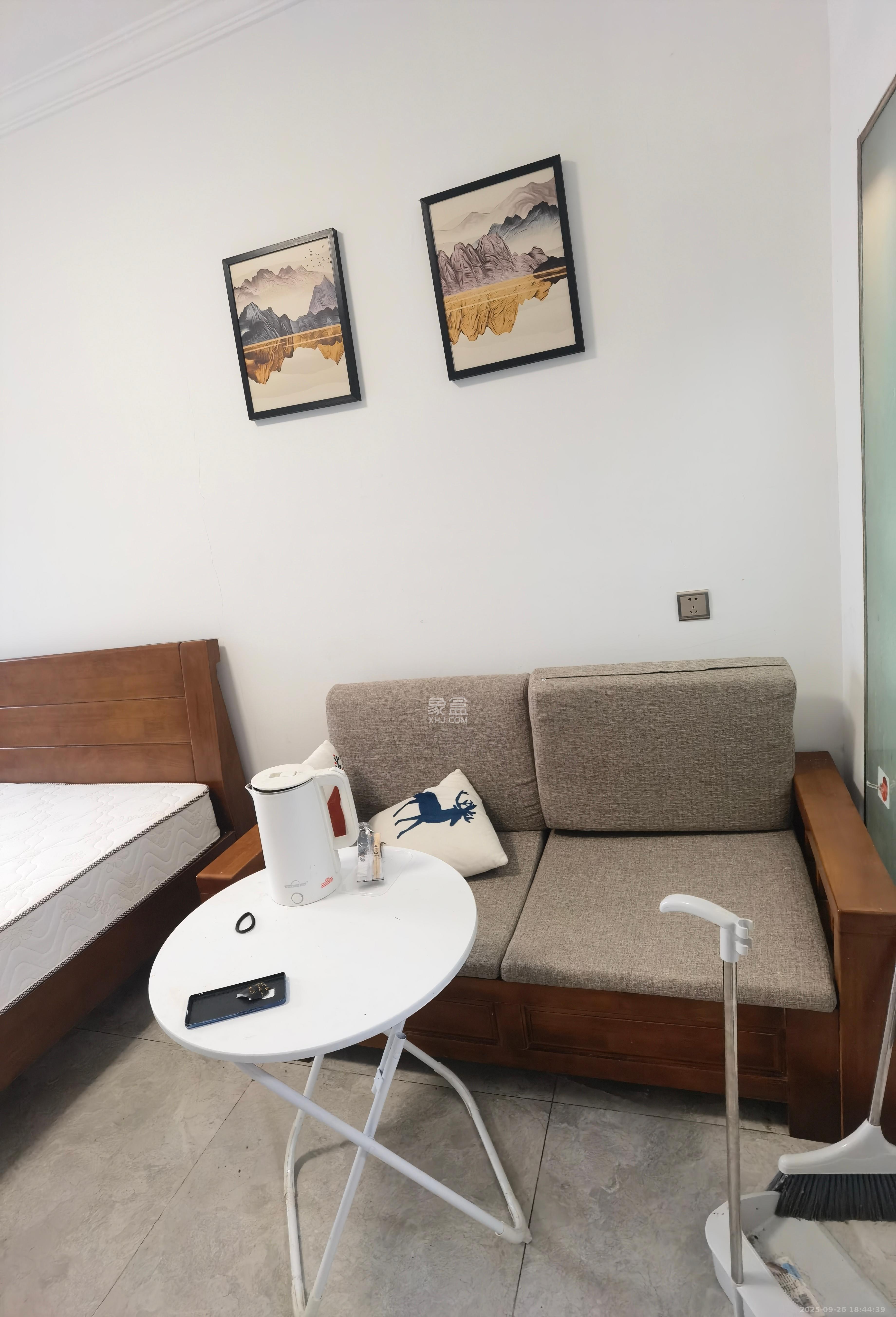 东盈商业广场(华泉城市广场) 1室0厅0卫 1500.0元/月 东盈商业广场(华泉城市广场) 1室0厅0卫 1500.0元/月室内图