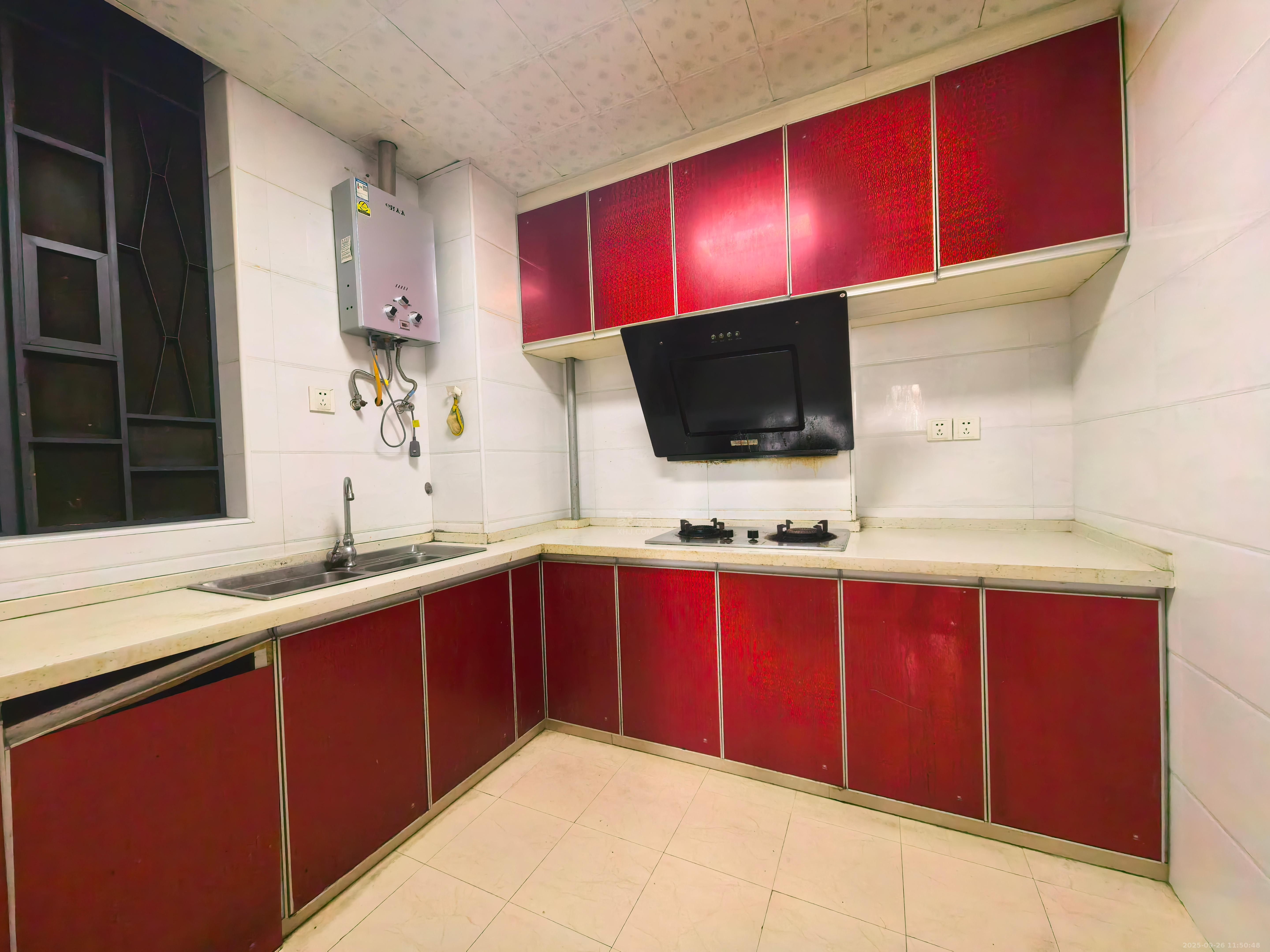 泰山公馆 3室2厅2卫 1800.0元/月 泰山公馆 3室2厅2卫 1800.0元/月室内图