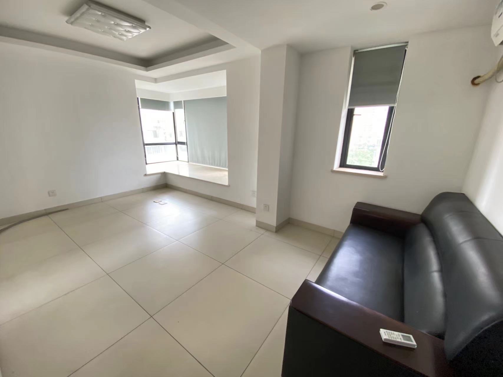 和信广场 3室2厅2卫 4000.0元/月 和信广场 3室2厅2卫 4000.0元/月室内图