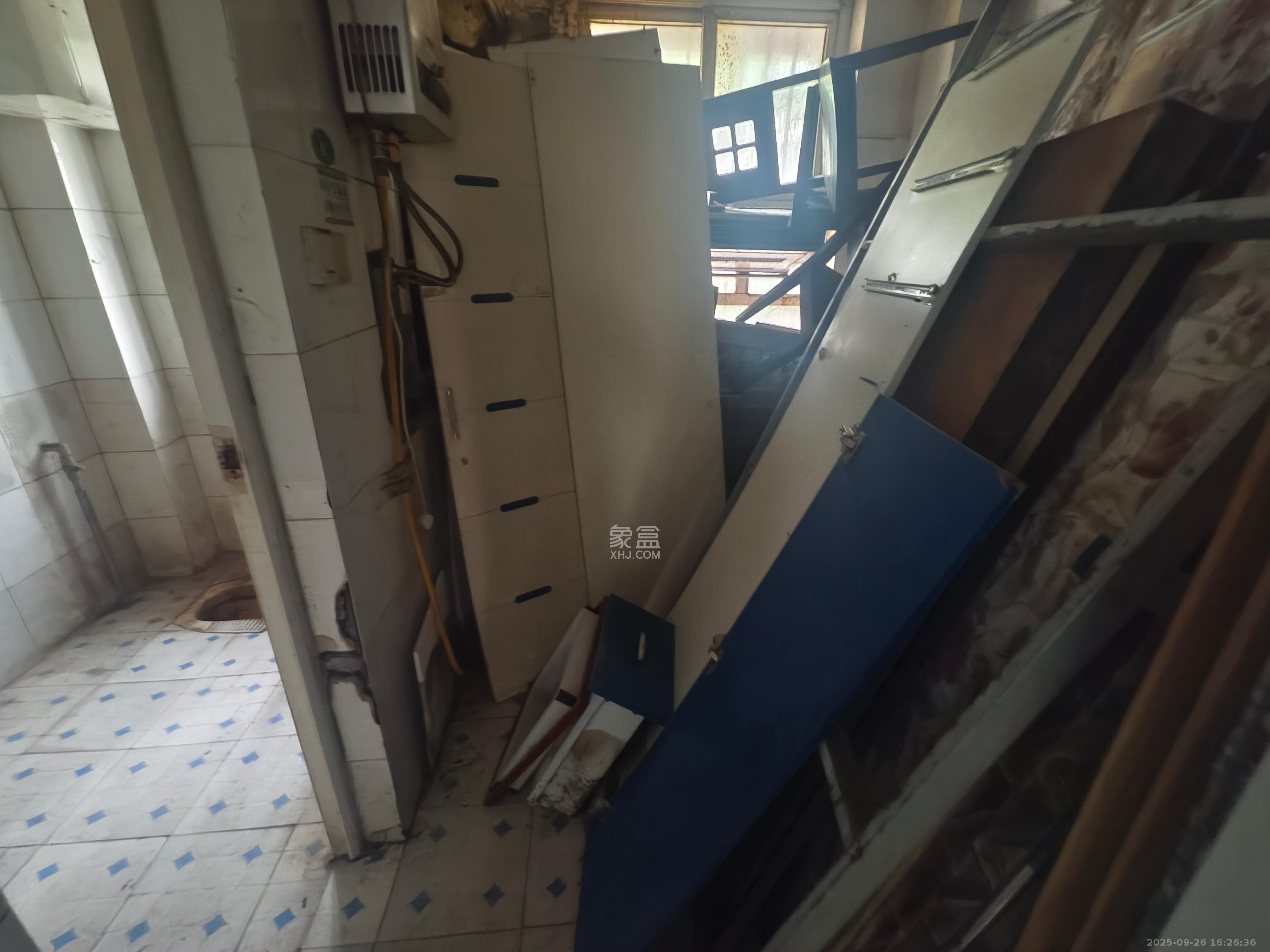 职院街LG曙光宿舍 3室2厅2卫 1600.0元/月 职院街LG曙光宿舍 3室2厅2卫 1600.0元/月室内图