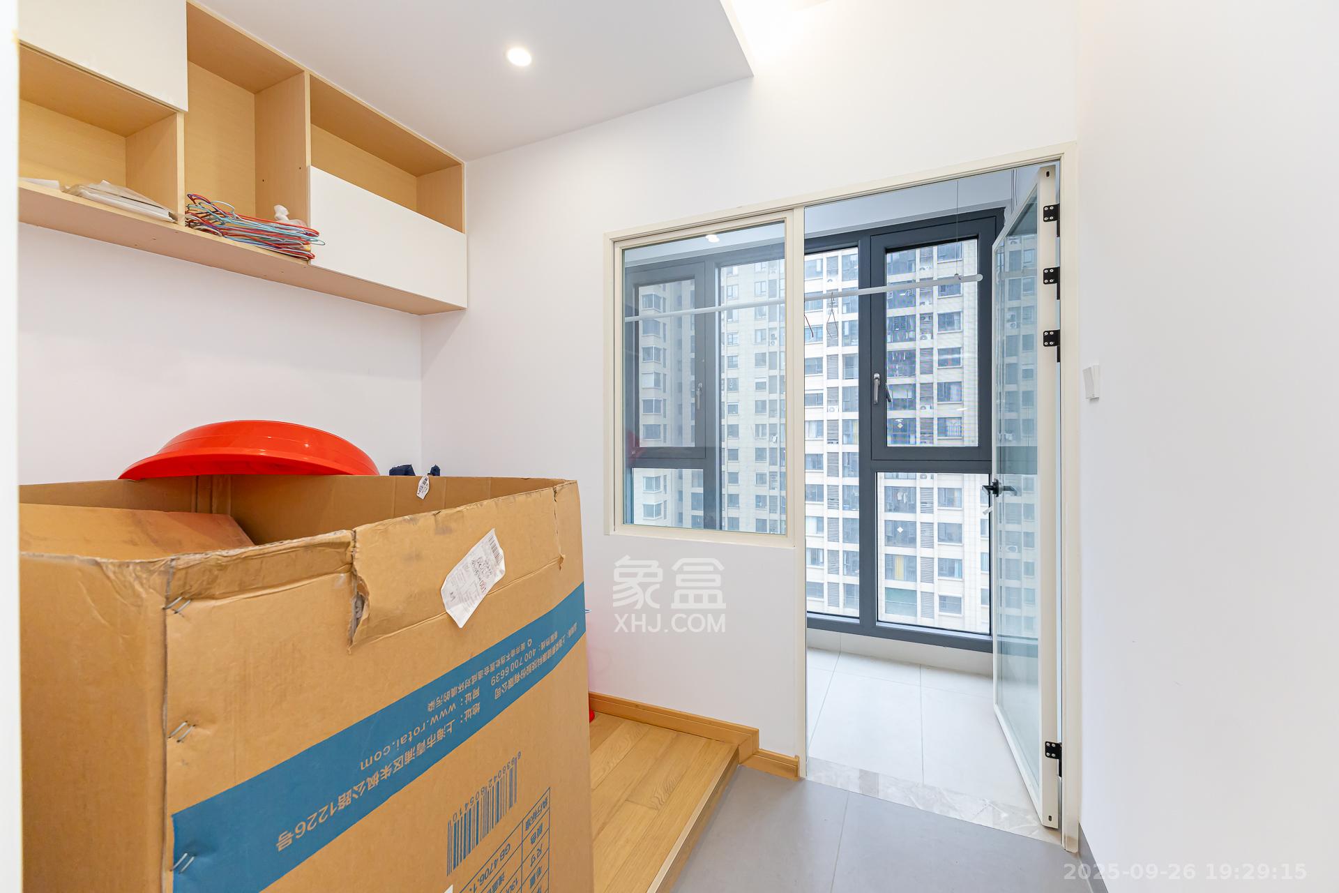 明发阅江悦府  4室2厅2卫    106.8万 明发阅江悦府  4室2厅2卫    106.8万卧室