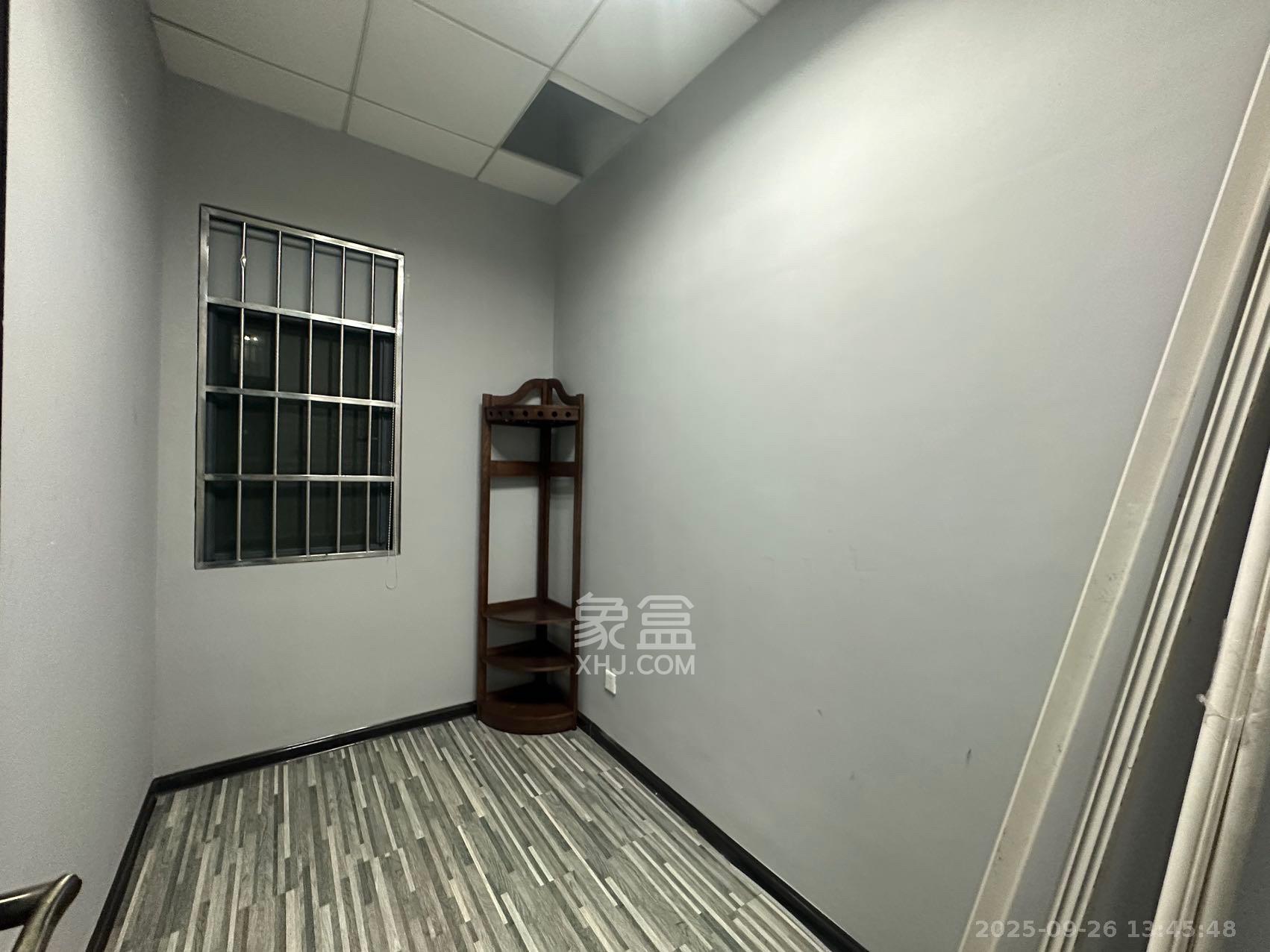 藏珑湖上国际花园 6室2厅2卫 8000.0元/月 藏珑湖上国际花园 6室2厅2卫 8000.0元/月室内图