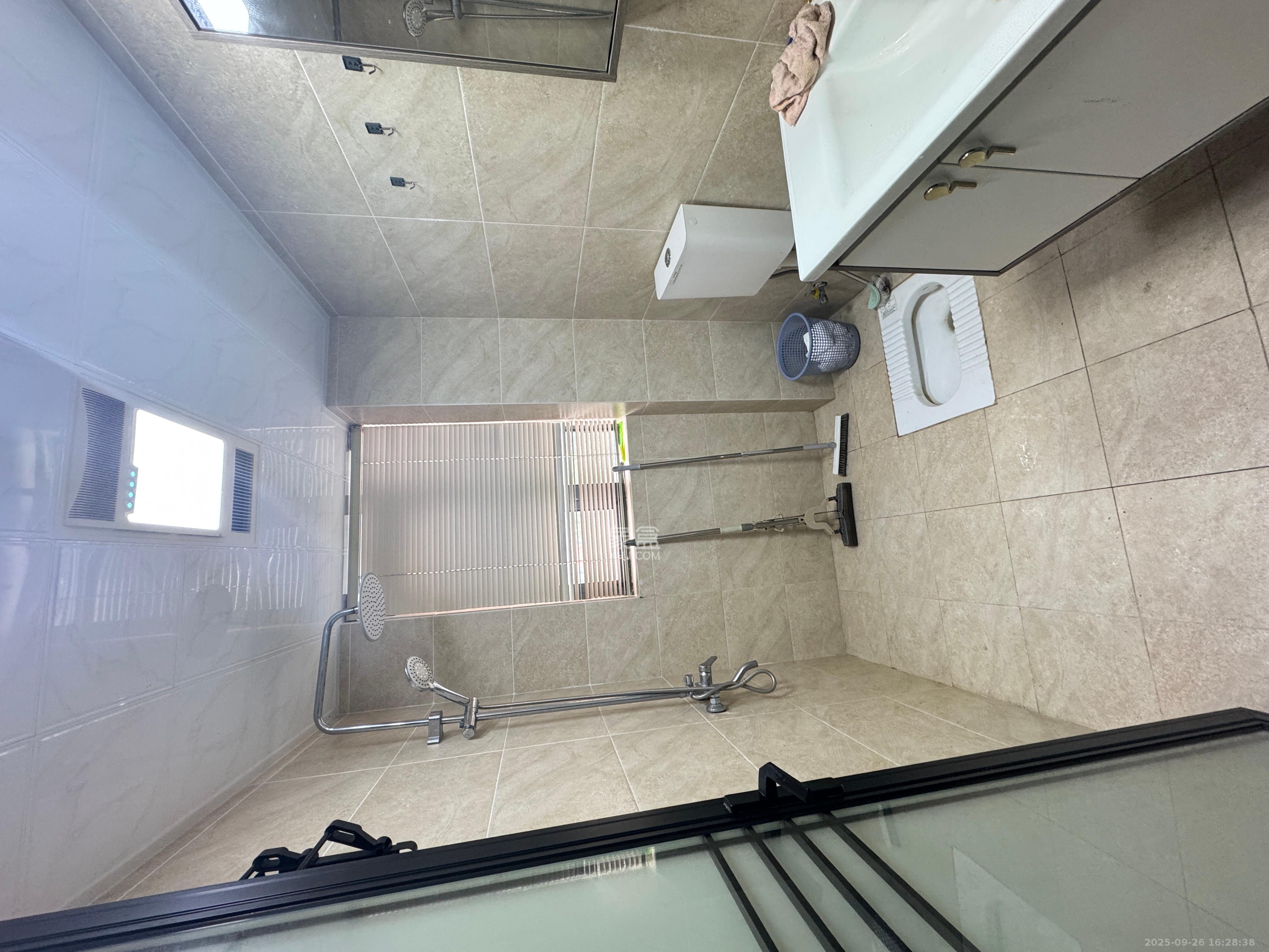 月亮湾草莓街区一、二期 4室2厅1卫 2300.0元/月 月亮湾草莓街区一、二期 4室2厅1卫 2300.0元/月室内图