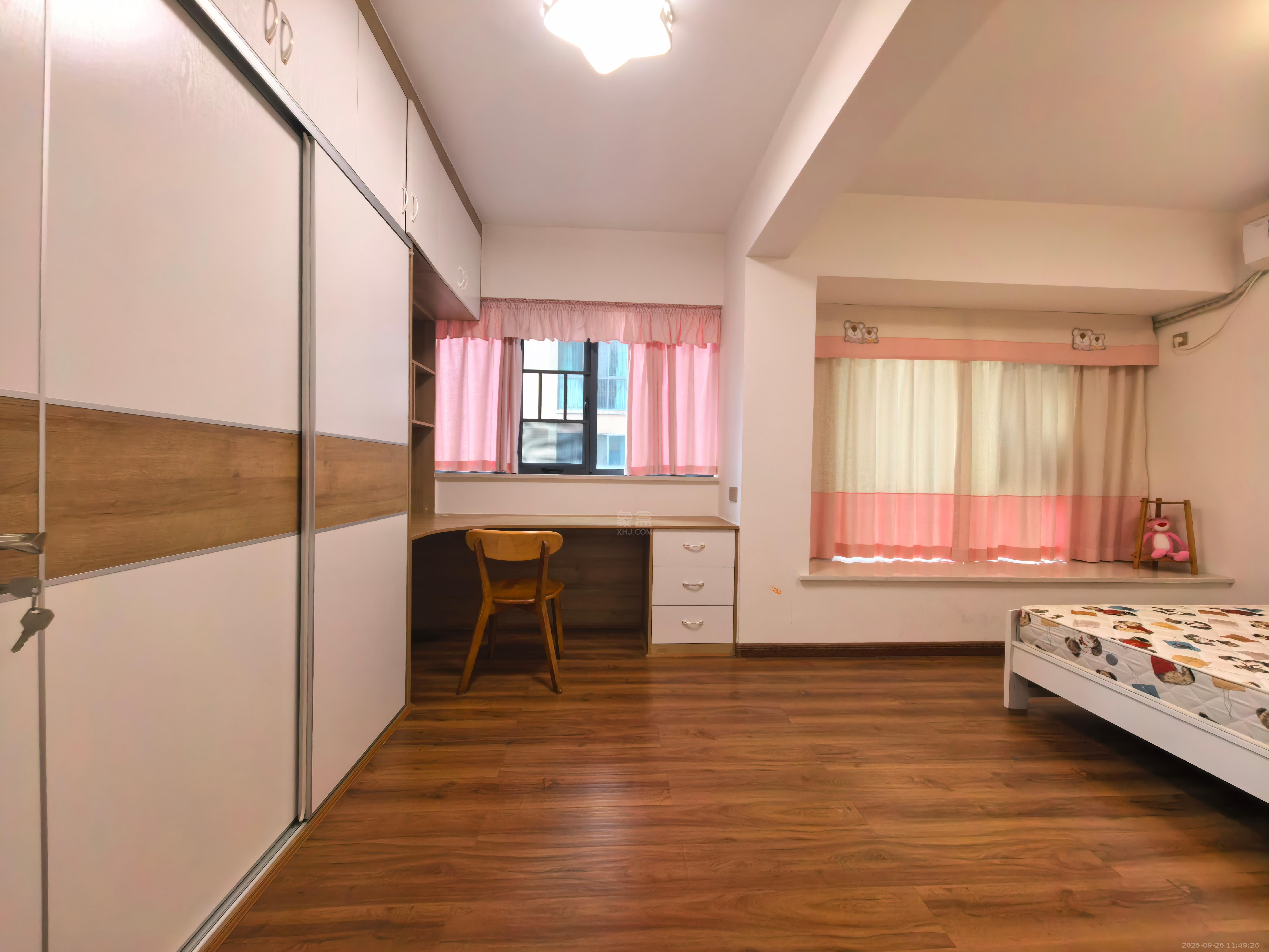 日盛山湖城  2室1厅1卫    1800.0元/月室内图